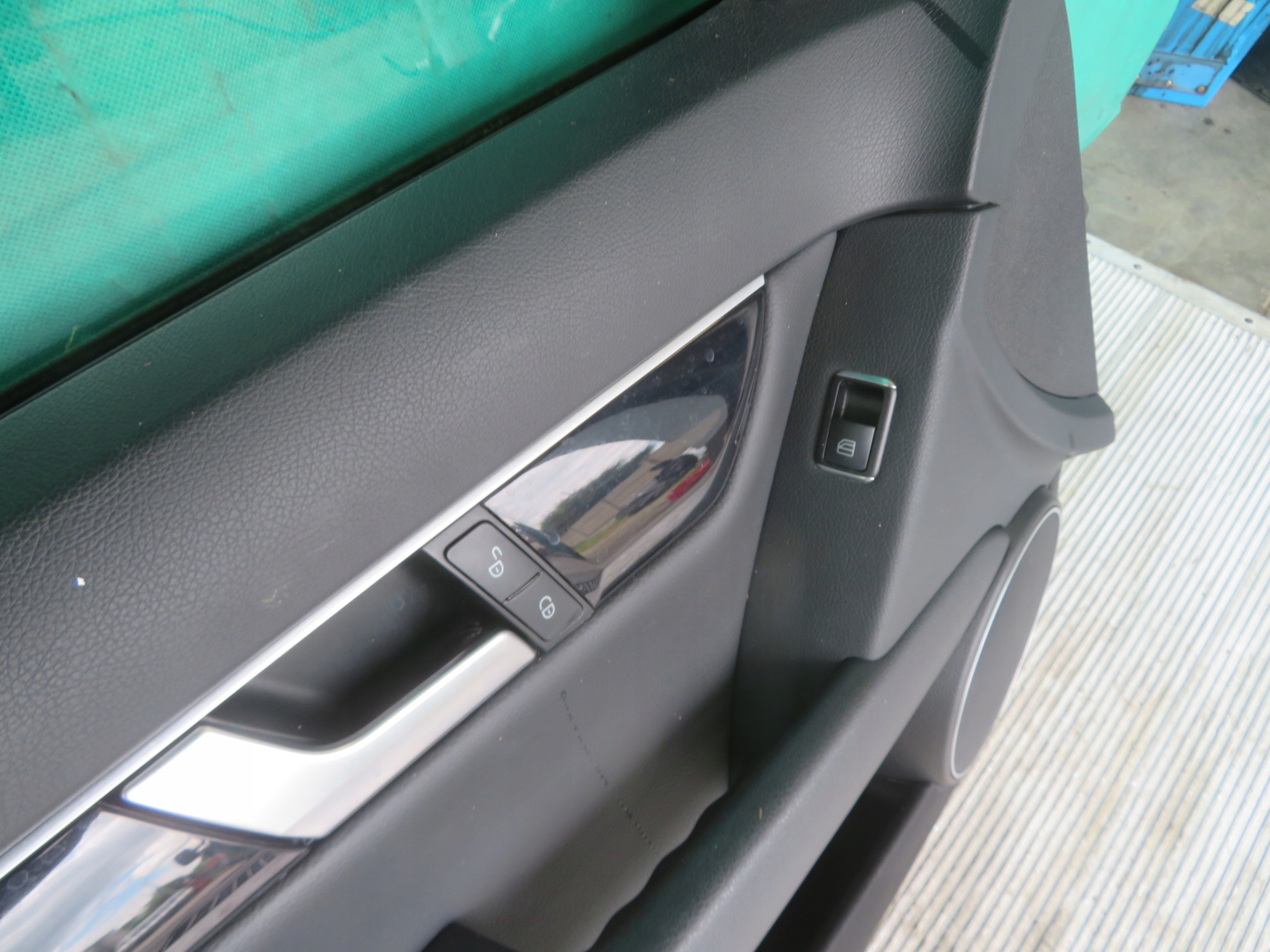 door left front MERCEDES C KLASA W204 12R