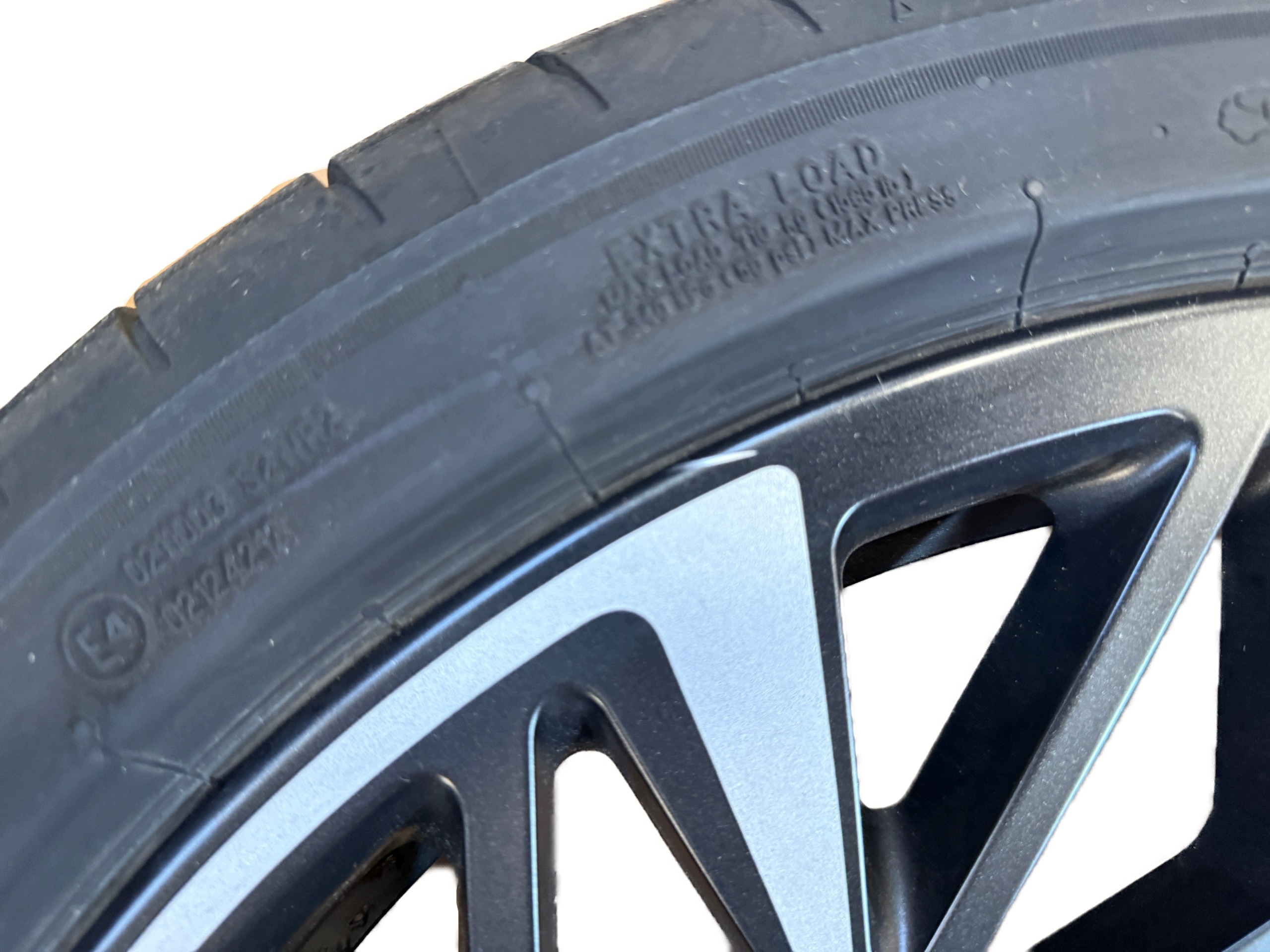CUPRA BORN wheels discs 235/40R20 BRIDGESTONE