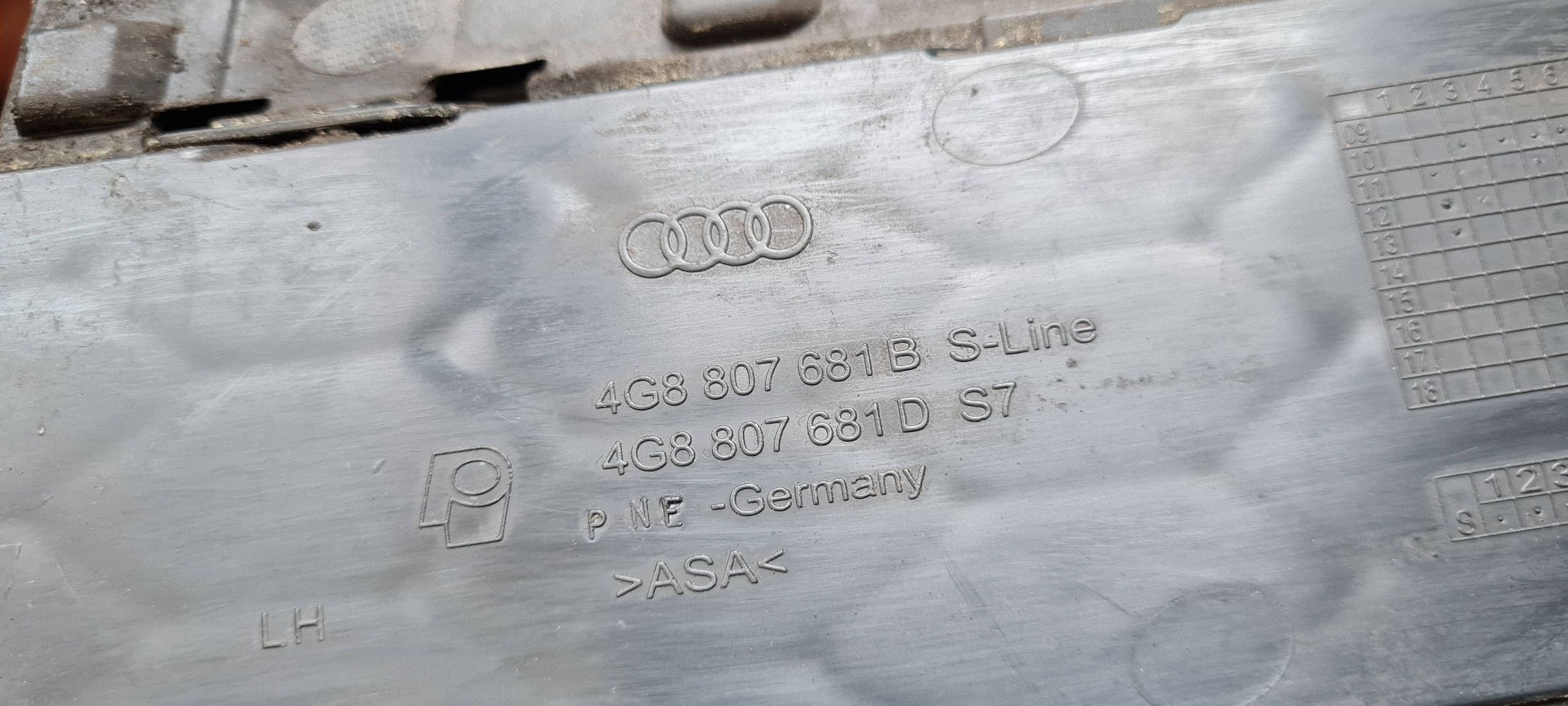 A7 4G grid lower of a bumper left left front SLINE 4G8807681B