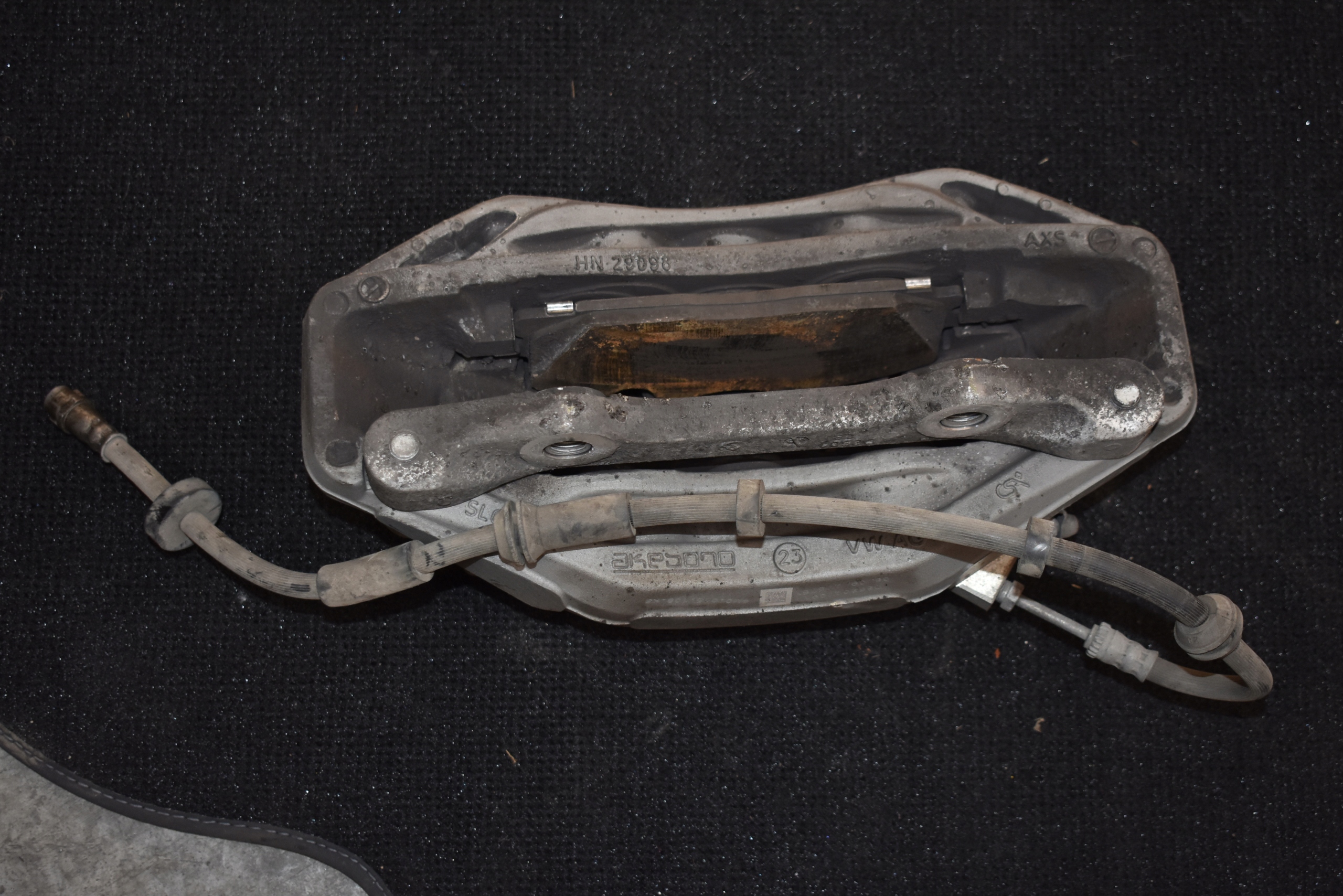 IDEALNY caliper front front right AUDI Q7 Q8 VW TOUAREG III 1