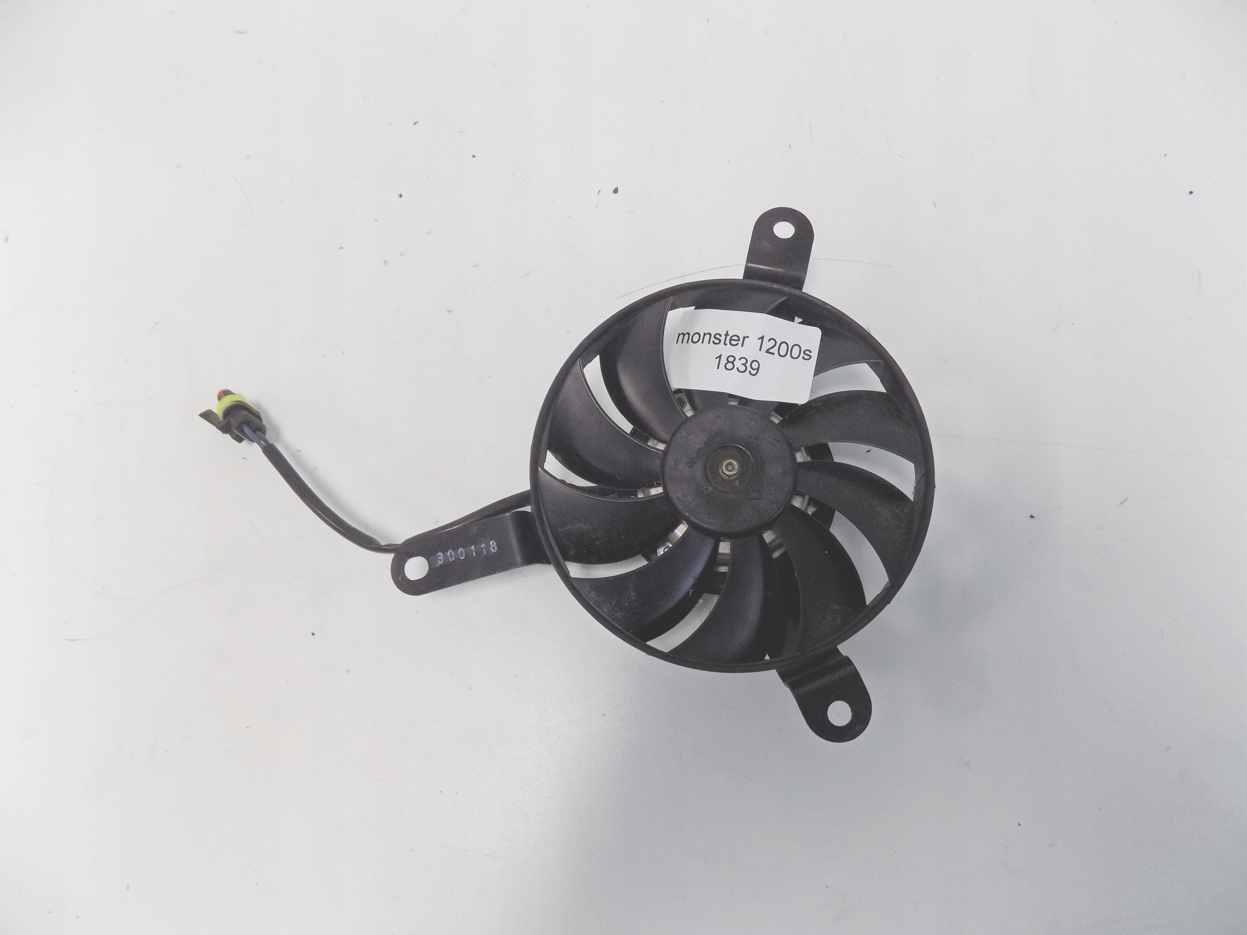DUCATI MONSTER 1200 S 18-21 WENTYLATOR CHŁODNICY L