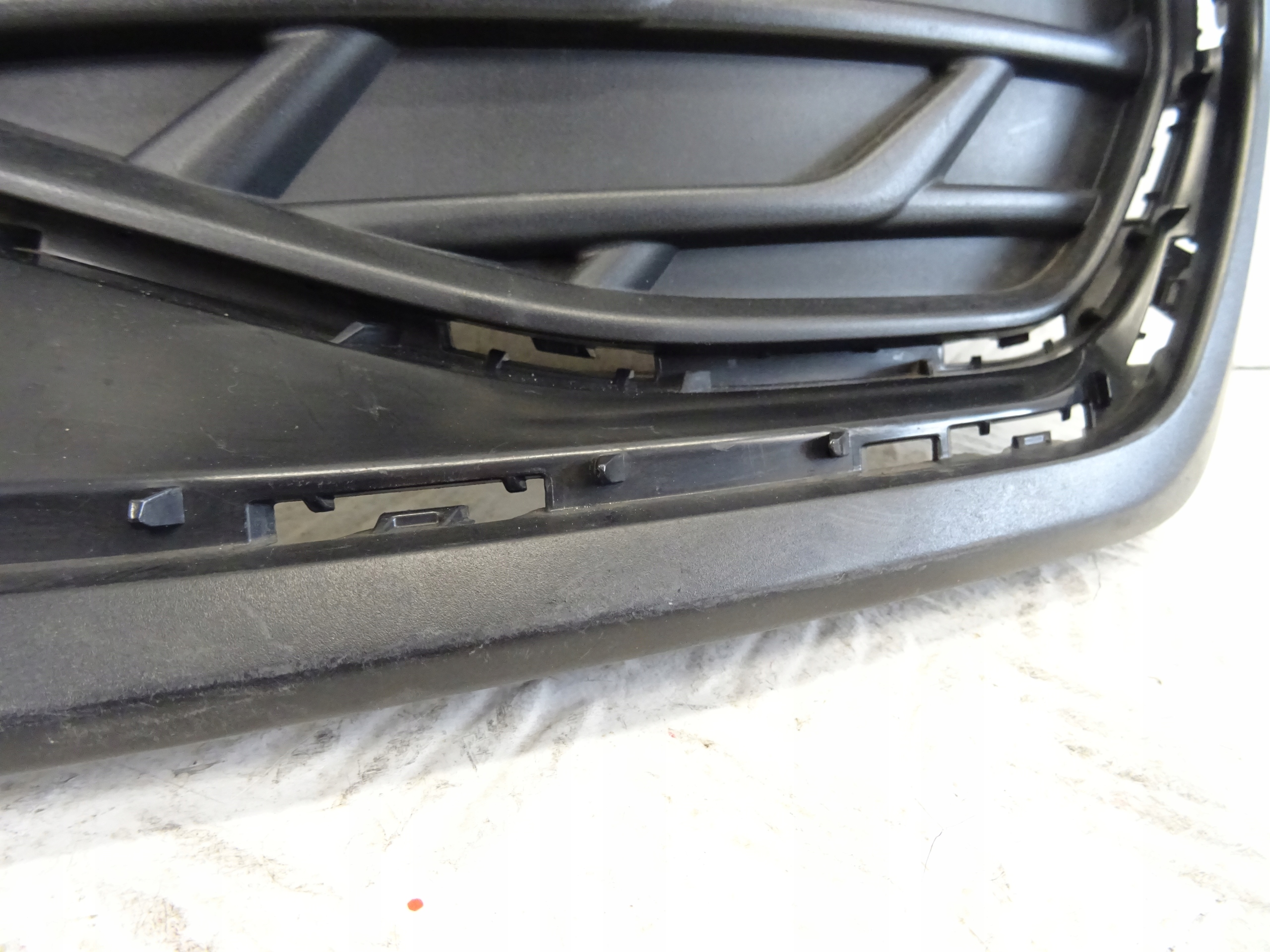 grid of a bumper front front left AUDI A3 8Y LIFT S-LINE 8Y0807681H.