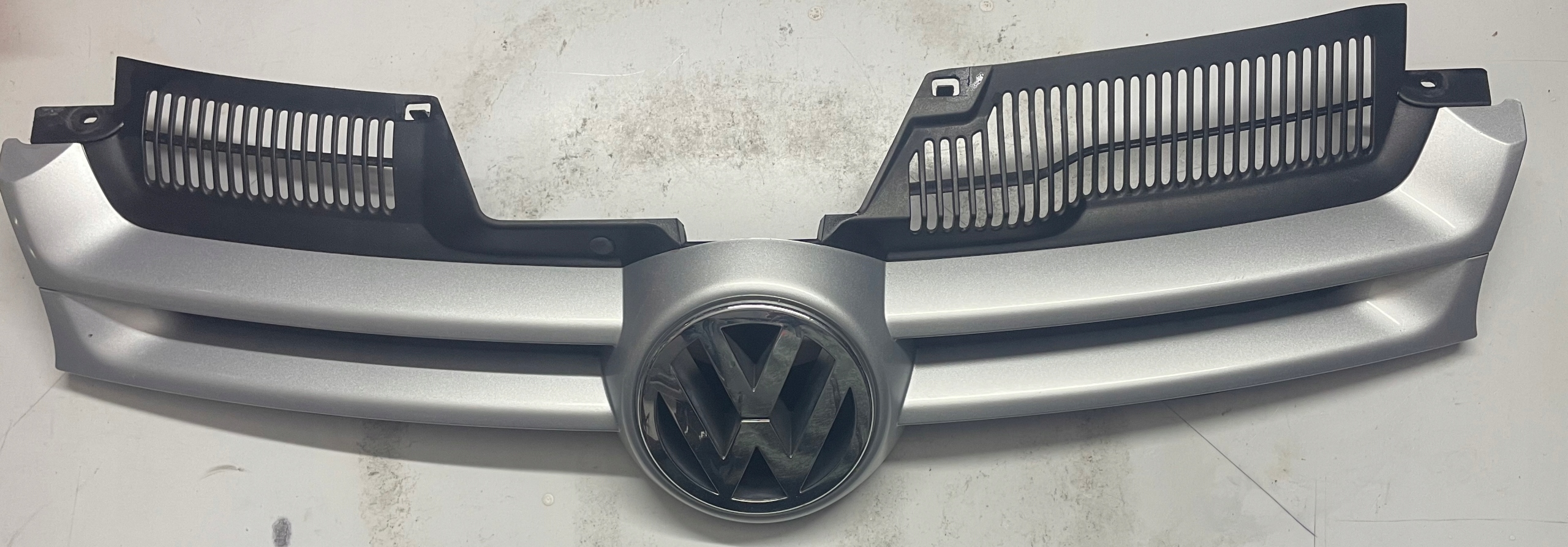 Vw Golf V GRILL ATRAPA PRZÓD kolor LA7W 1K0853655A