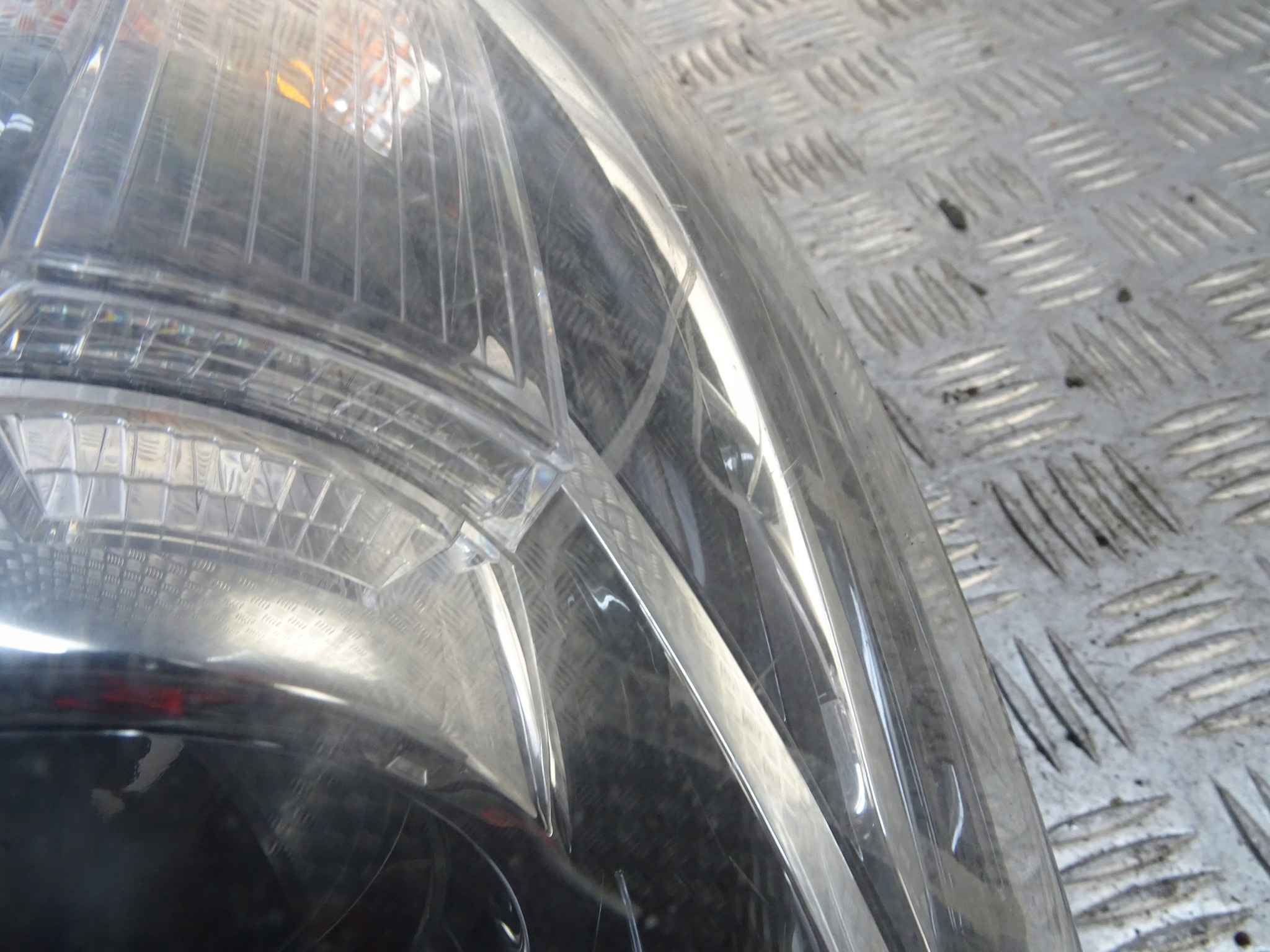 RENAULT CAPTUR and light left left front 260600093 UK