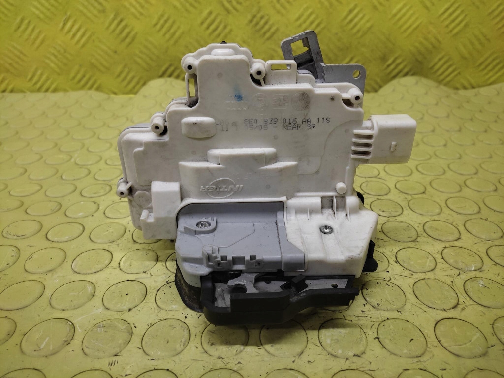 AUDI A4 B7 lock door right rear part 8E0839016AA