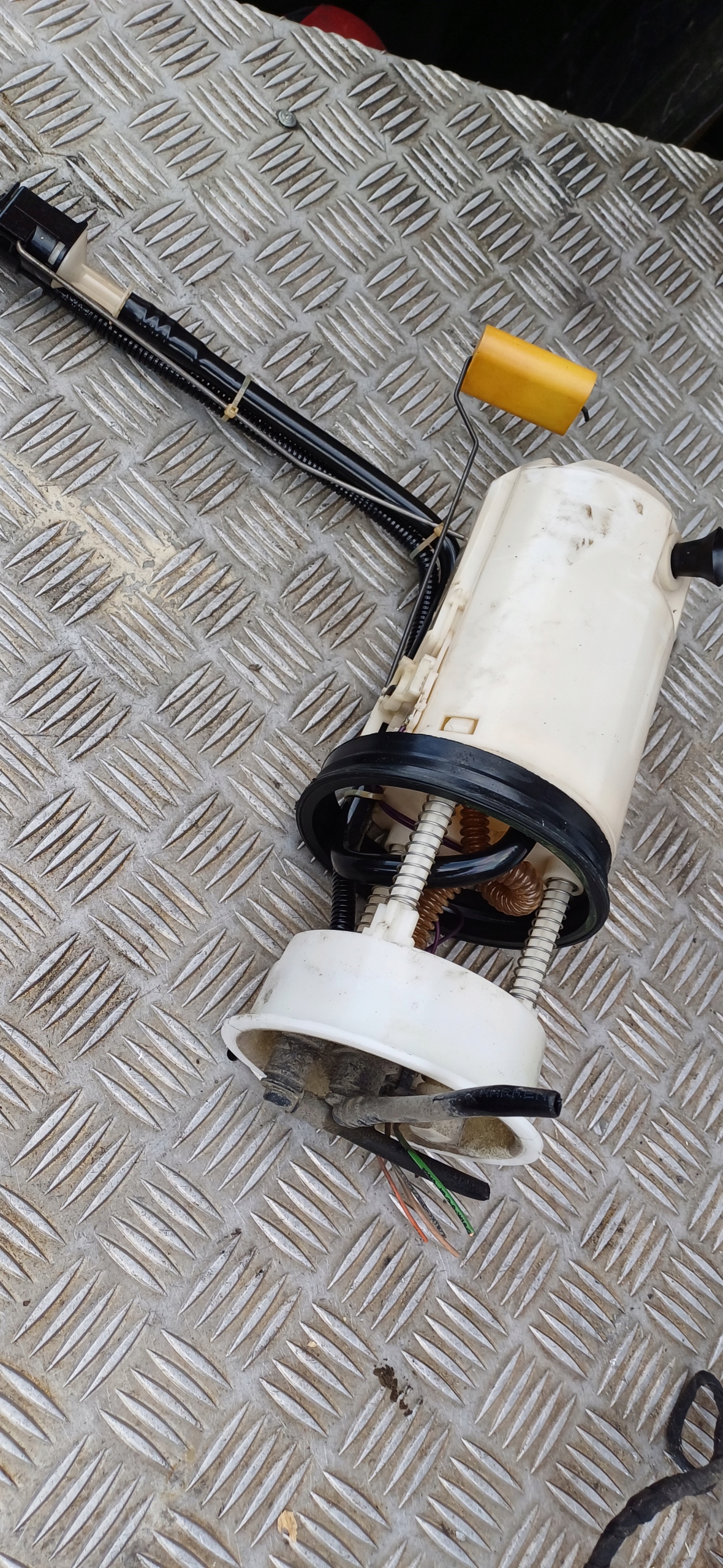 MERCEDES W163 2.7 CDI POMPA PALIWA a1634700694 Producent części Mercedes-Benz OE