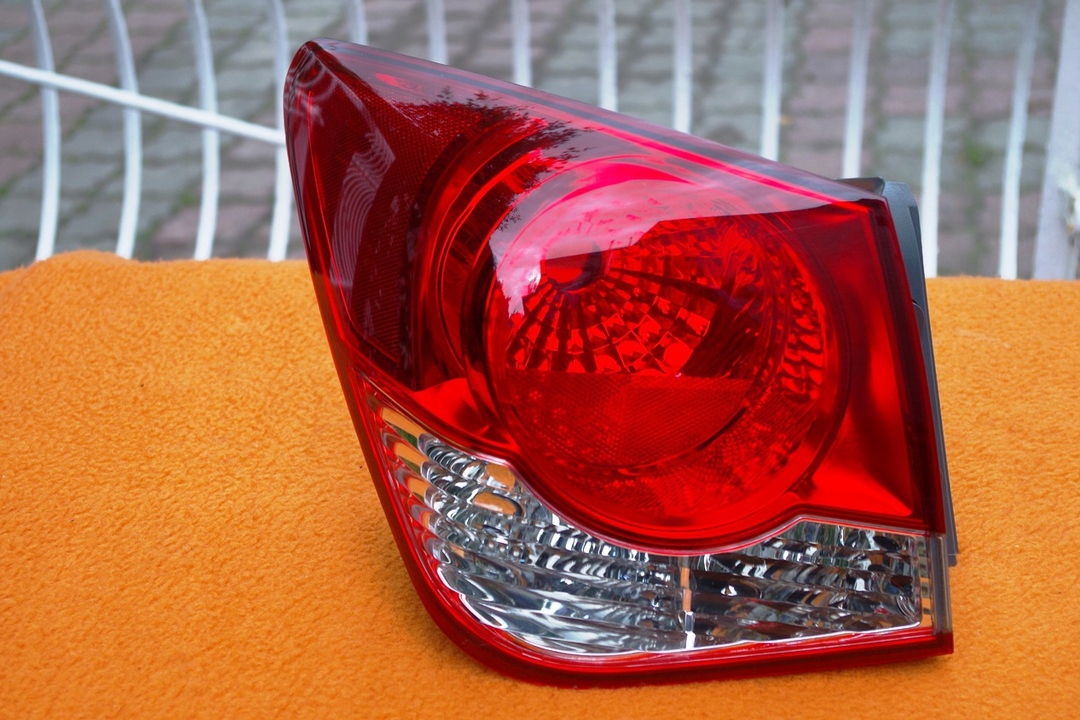 CHEVROLET CRUZE LAMPA LEWA SCHEINWERFER LINKS TYLNA RUCKLICHT 95039730