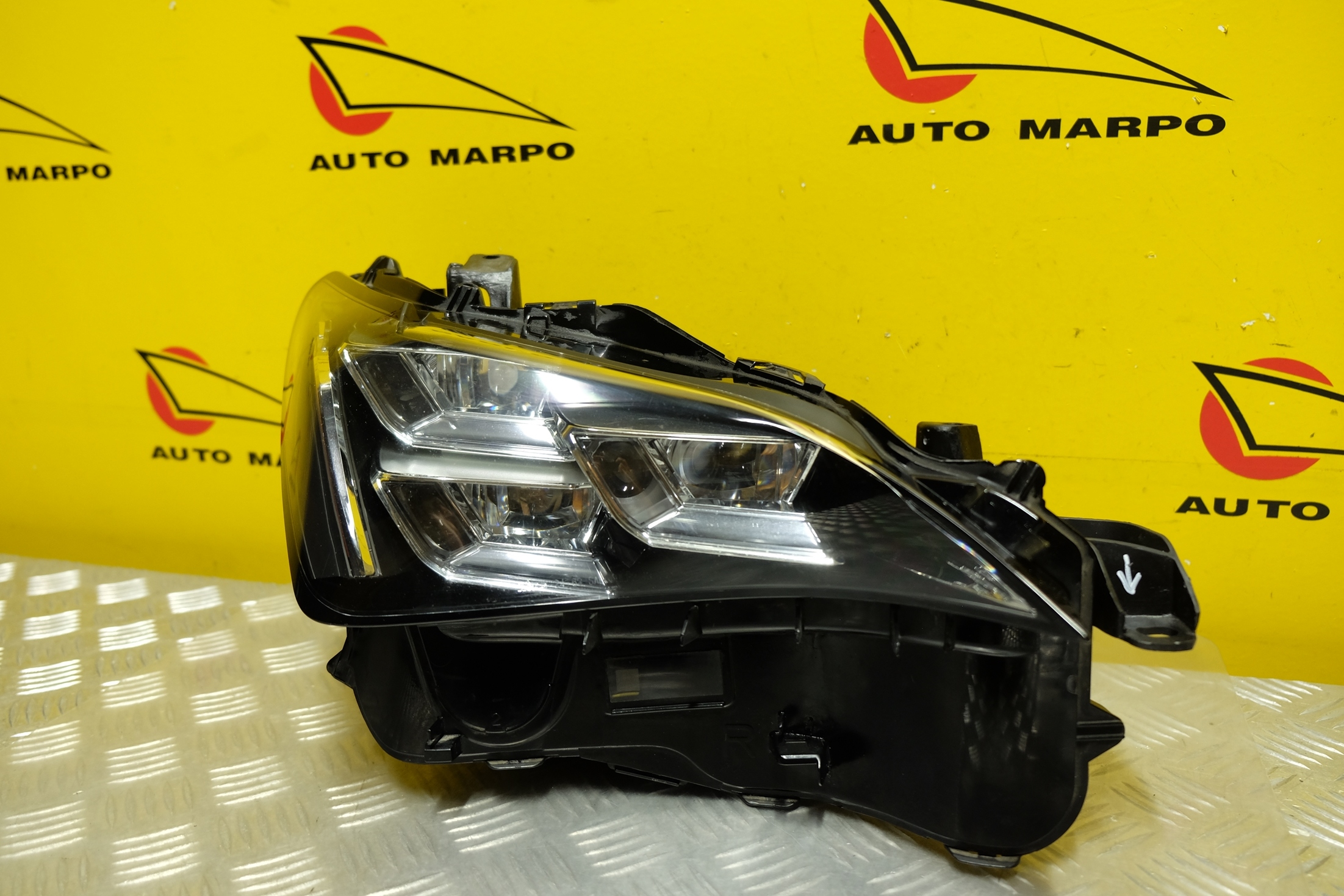 LEXUS RC RC200T RC300H RCF REFLEKTOR LED LAMPA USA Rodzaj świateł mijania LED