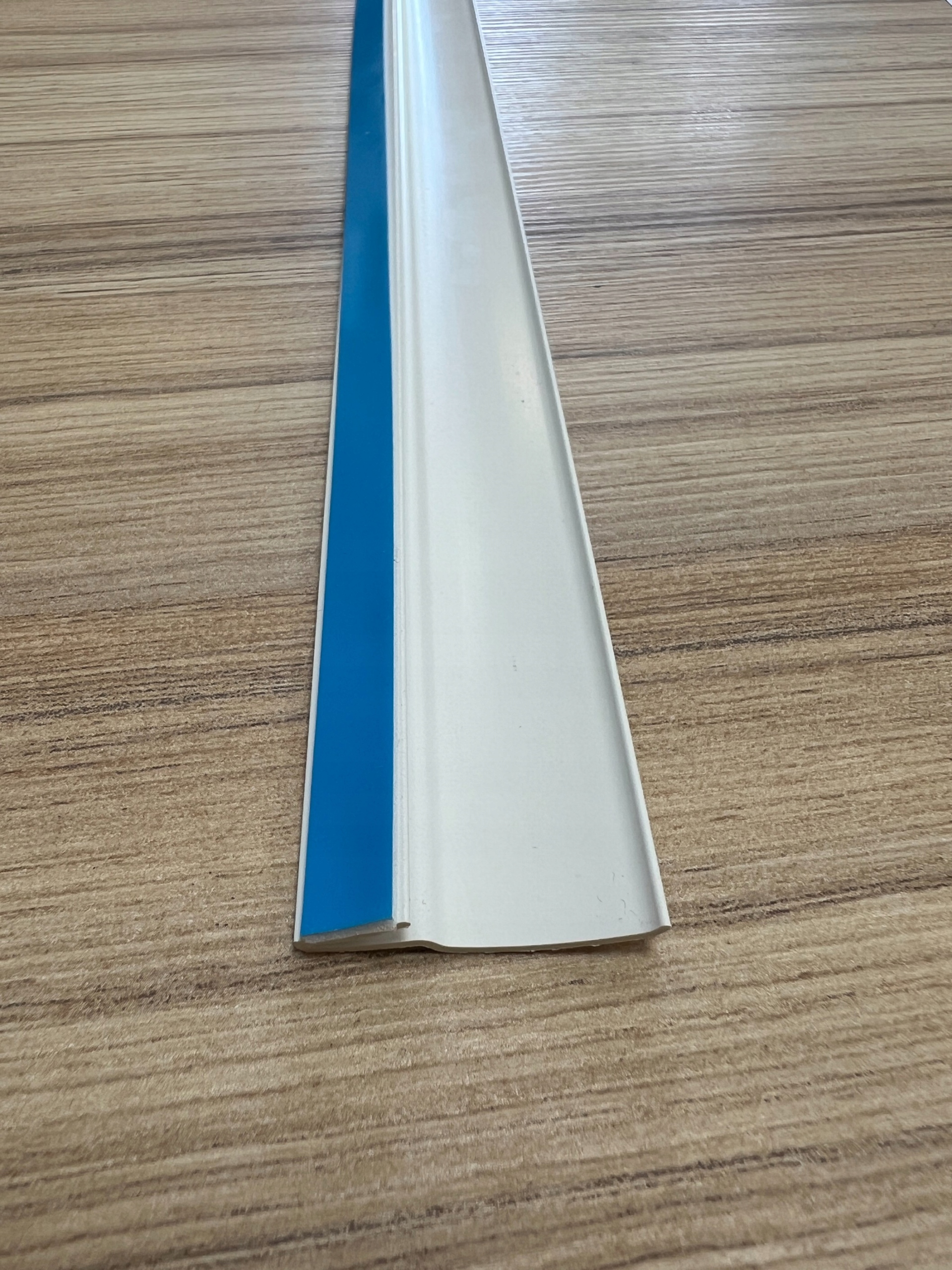 PROWADNICE DO ROLET ZAOKRĄGLONE PCV 34mm 2x140cm Długość 140 cm