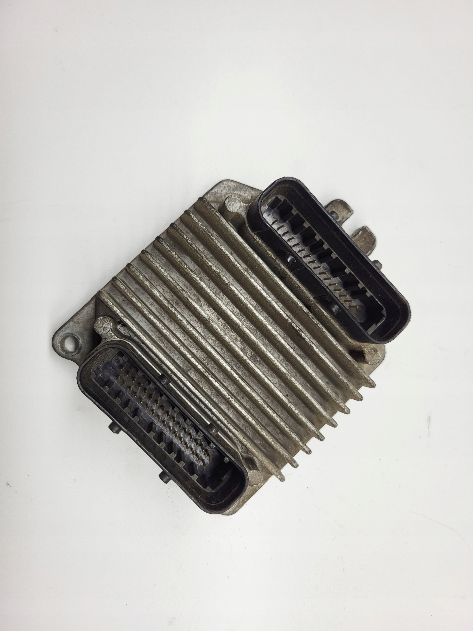 computer control unit of the engine Opel VECTRA B 1.6 16V 16256979 CSFH