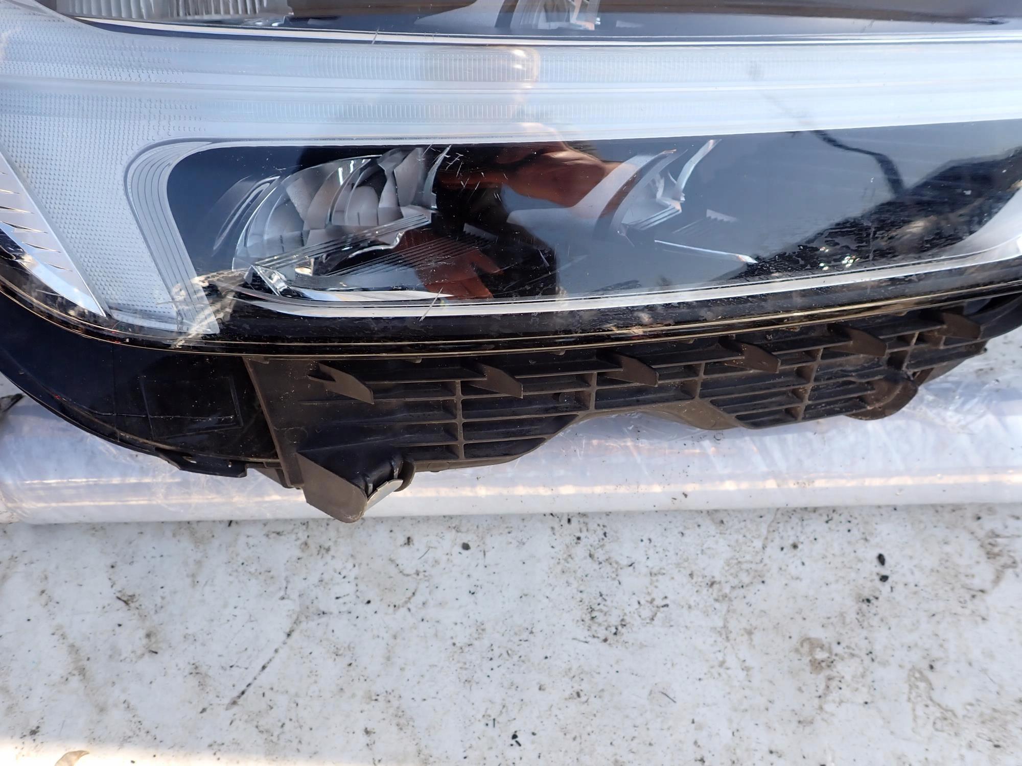 VOLVO XC60 II 2 17-> light front front right