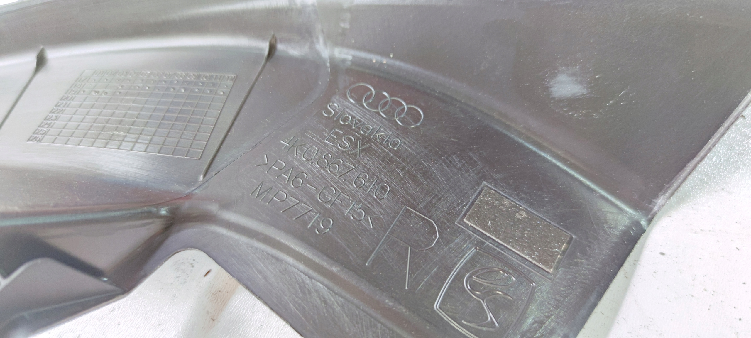 cap door right front AUDI A6 C8 4K0867610