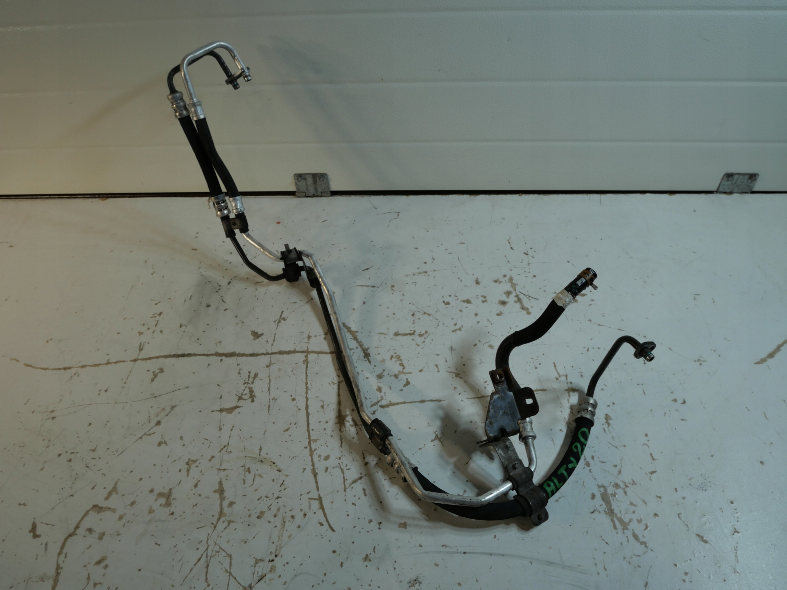 Schlauch der Lenkung RENAULT MASTER III 497129405R