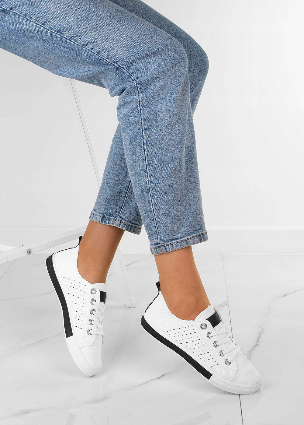 BIAŁE TRAMPKI DAMSKIE TENISÓWKI AŻUROWE 40 Materiał zewnętrzny skóra ekologiczna