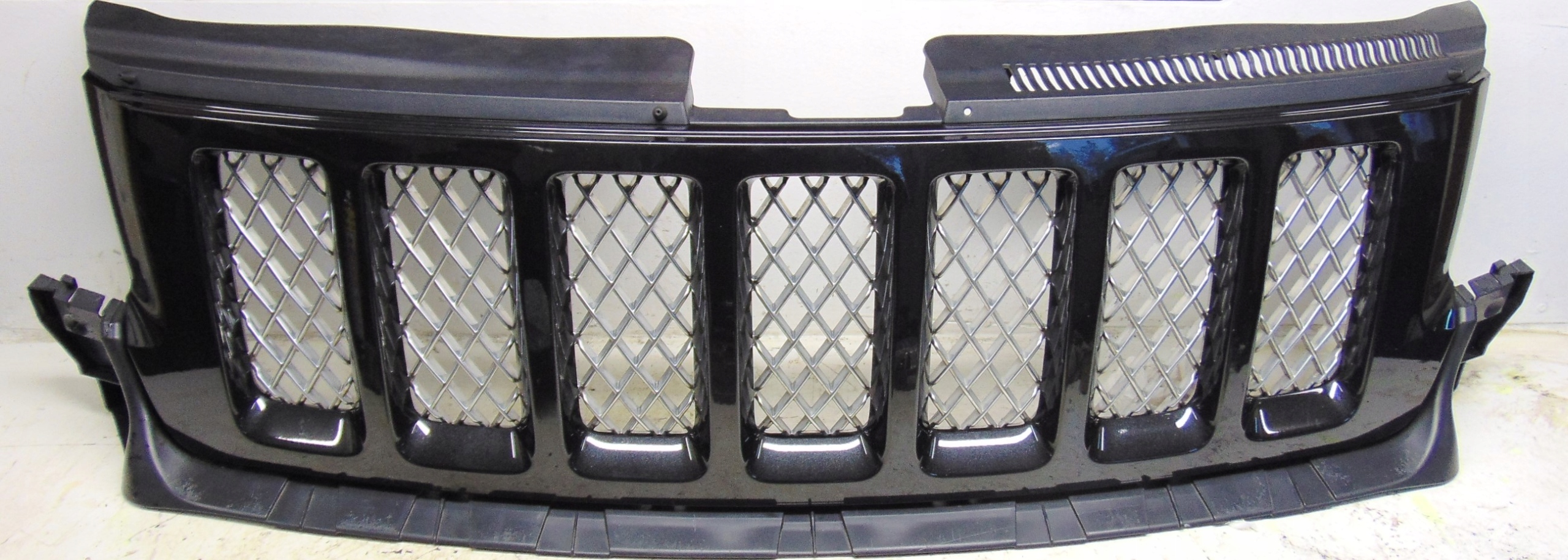 Jeep Cherokee J Kühlergrill FRONTGRILL Kühlergitter 57010708AE - Thumbnail 1