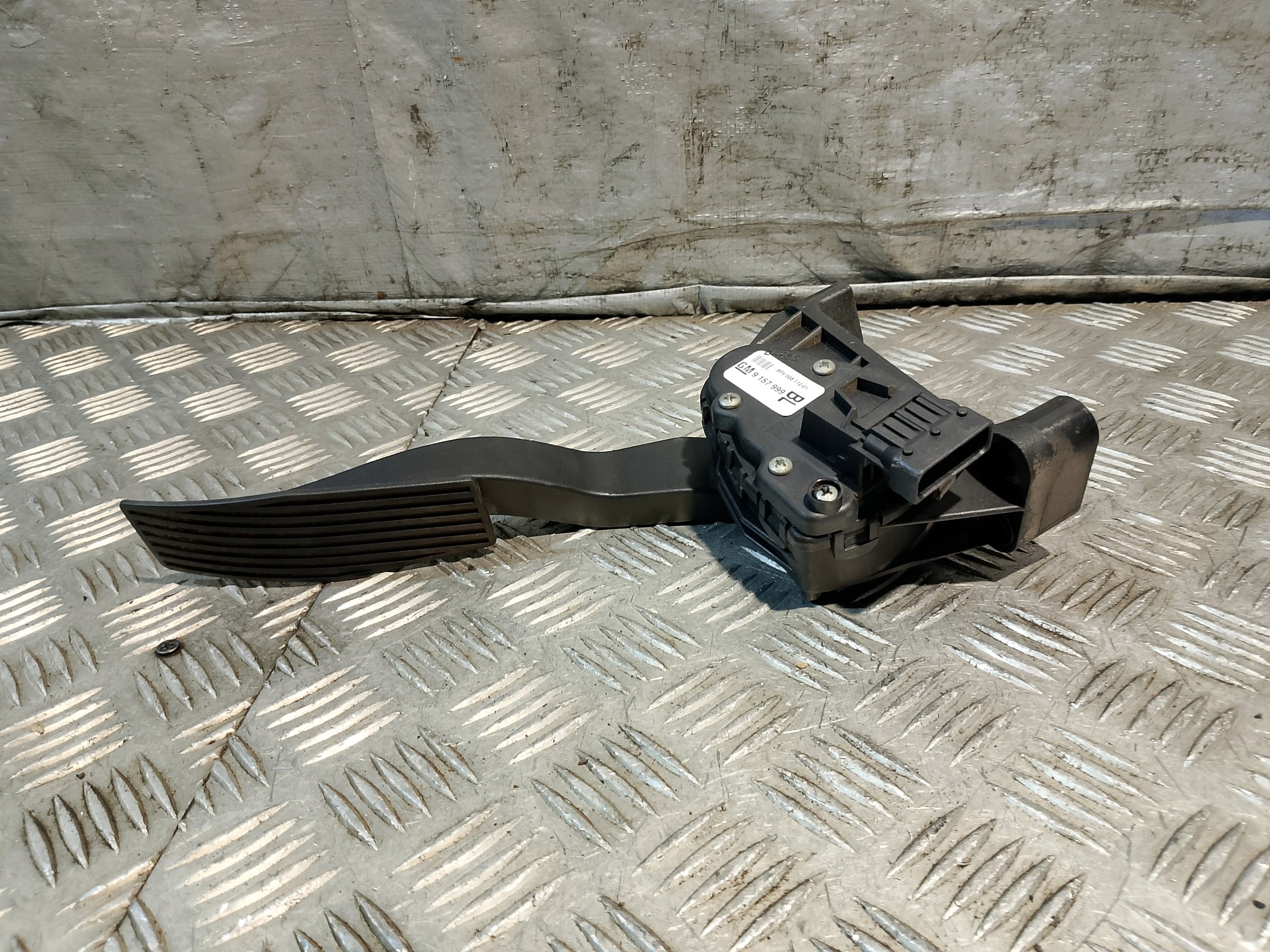 accelerator pedal OPEL ASTRA H 1.9 D 9157999 BL