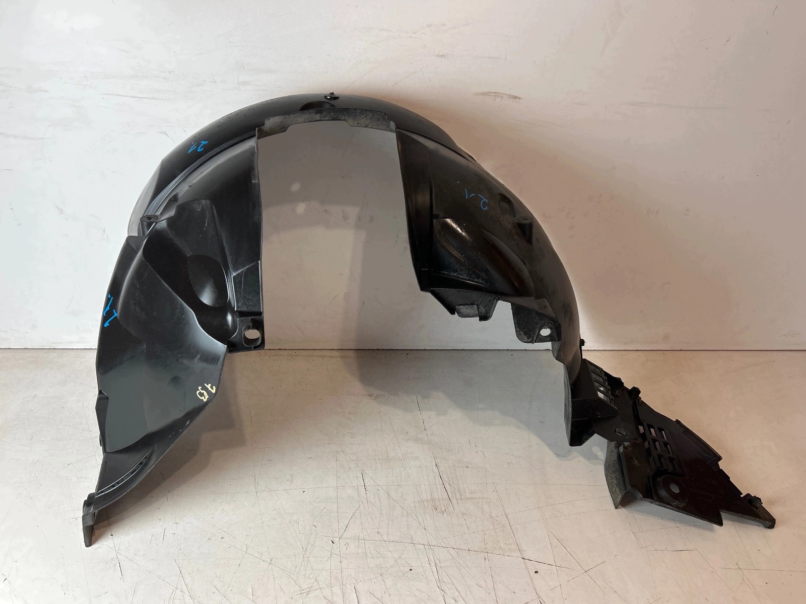 mudguard left front Dacia Sandero II