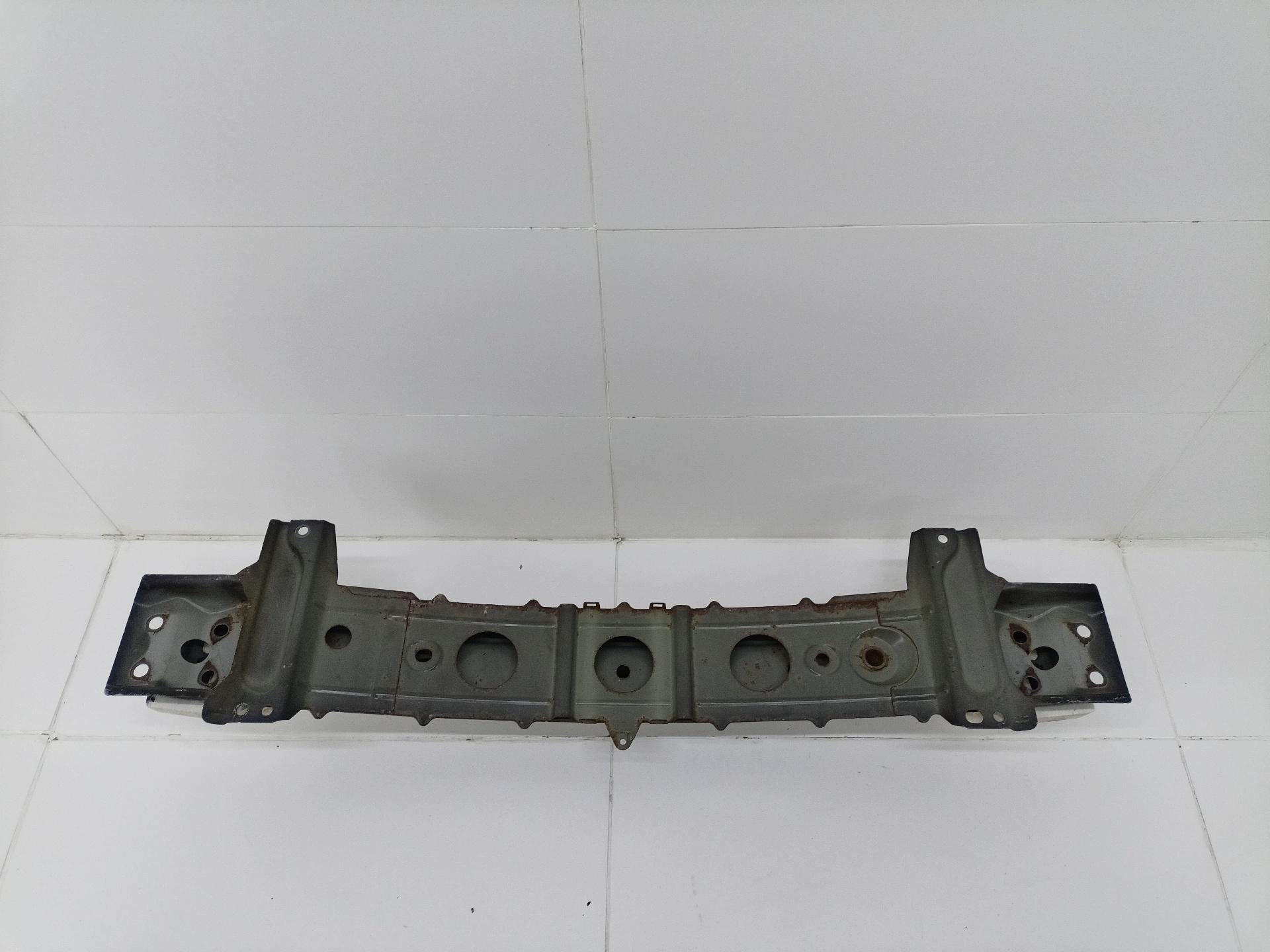 sider pillar of a bumper front Mazda 3 2 BL 2010