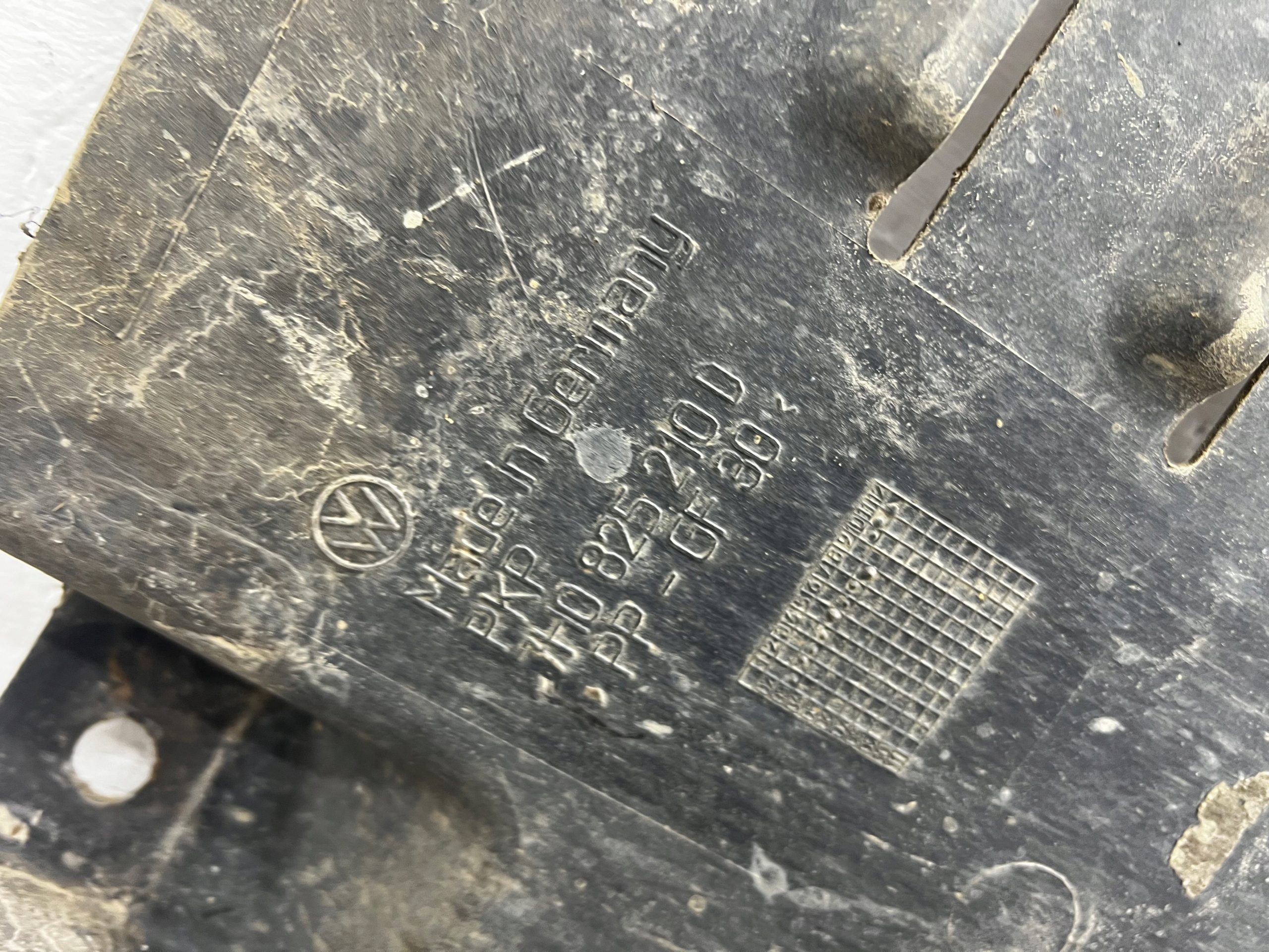 VW T5 Blende Abdeckung abdeckung Unterfahrschutz 7H0825210D