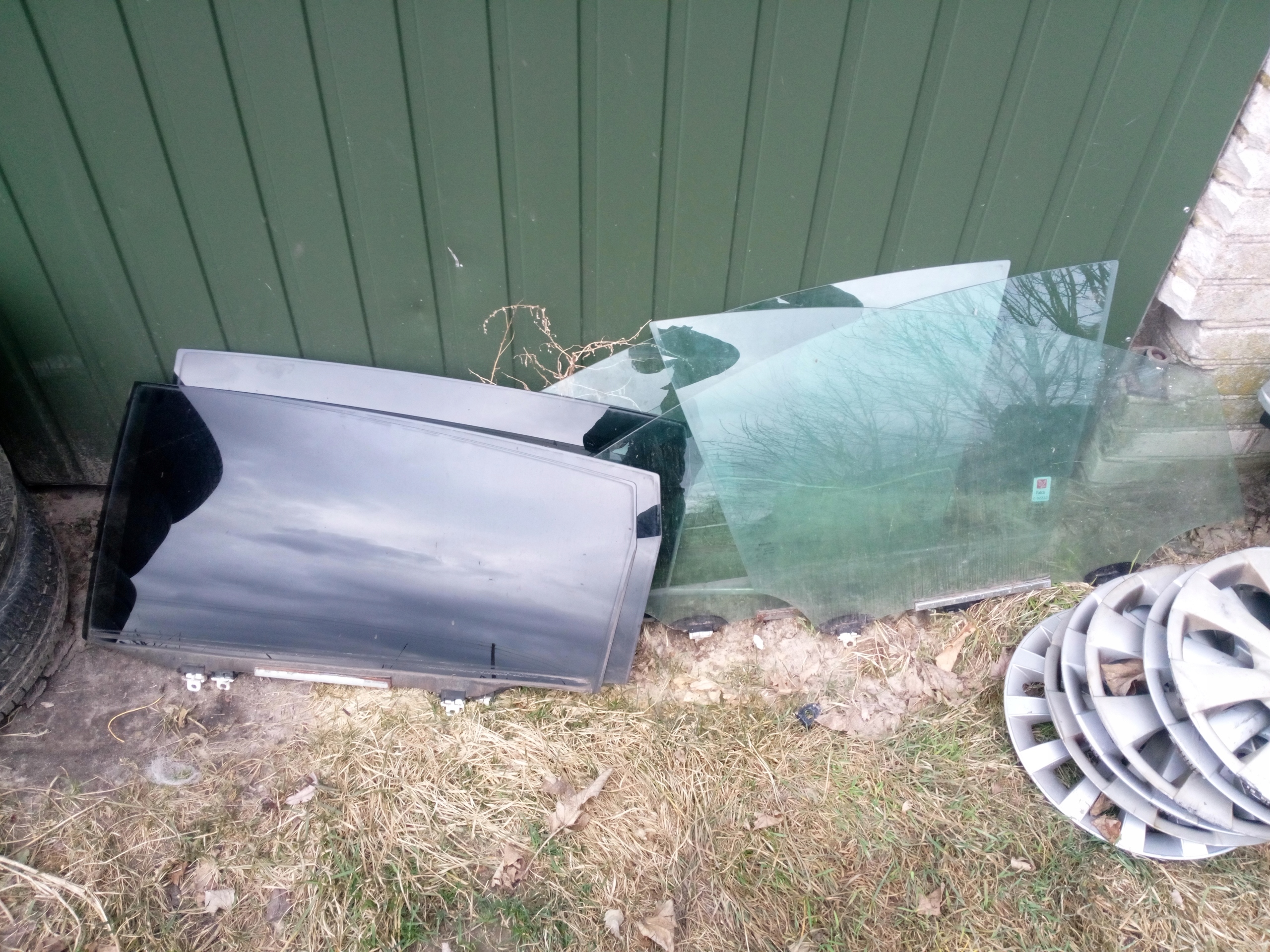 COROLLA VERSO II 04-09 скло Двері передня задня