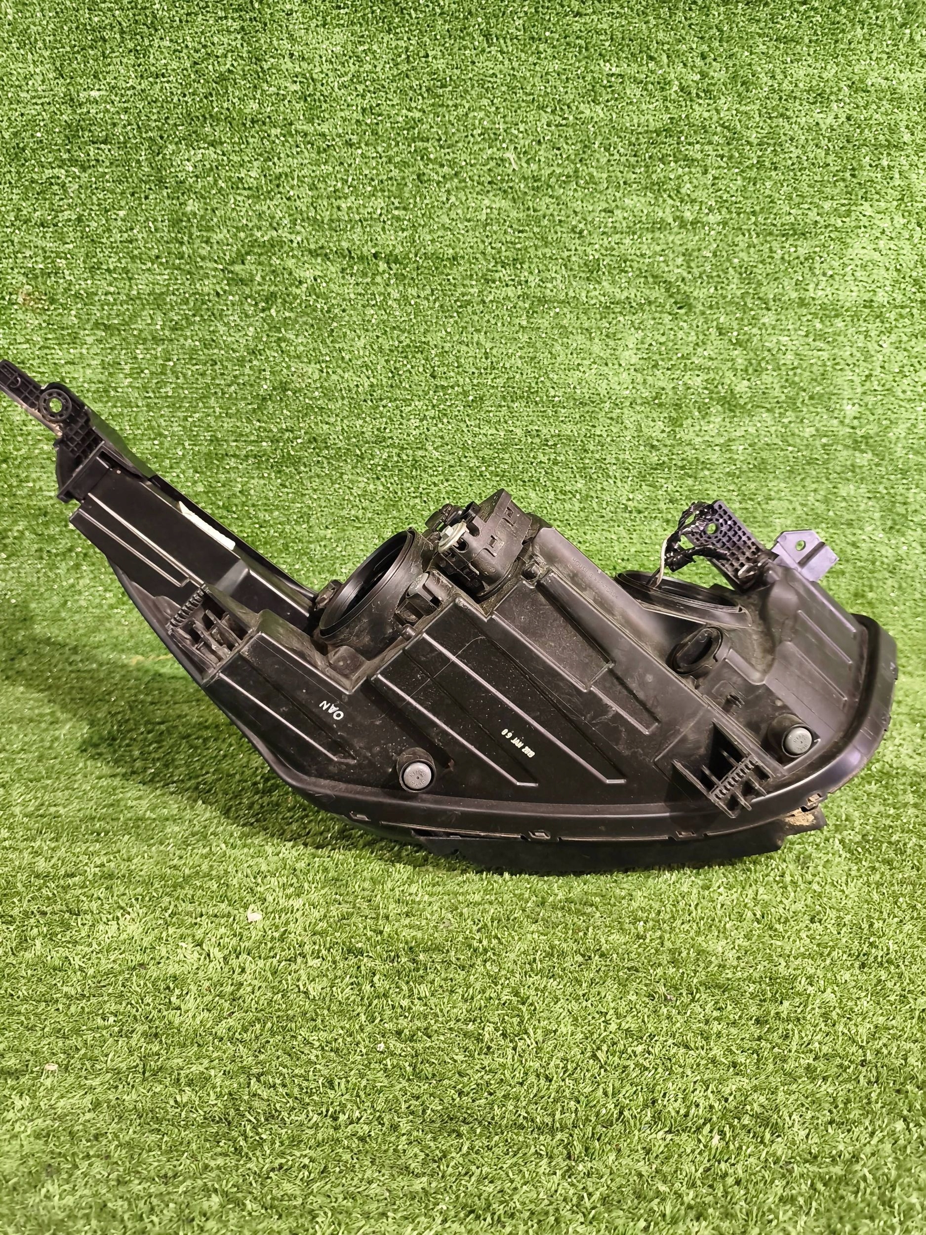 REFLEKTOR left front KIA STONIC 17- lens NR.987