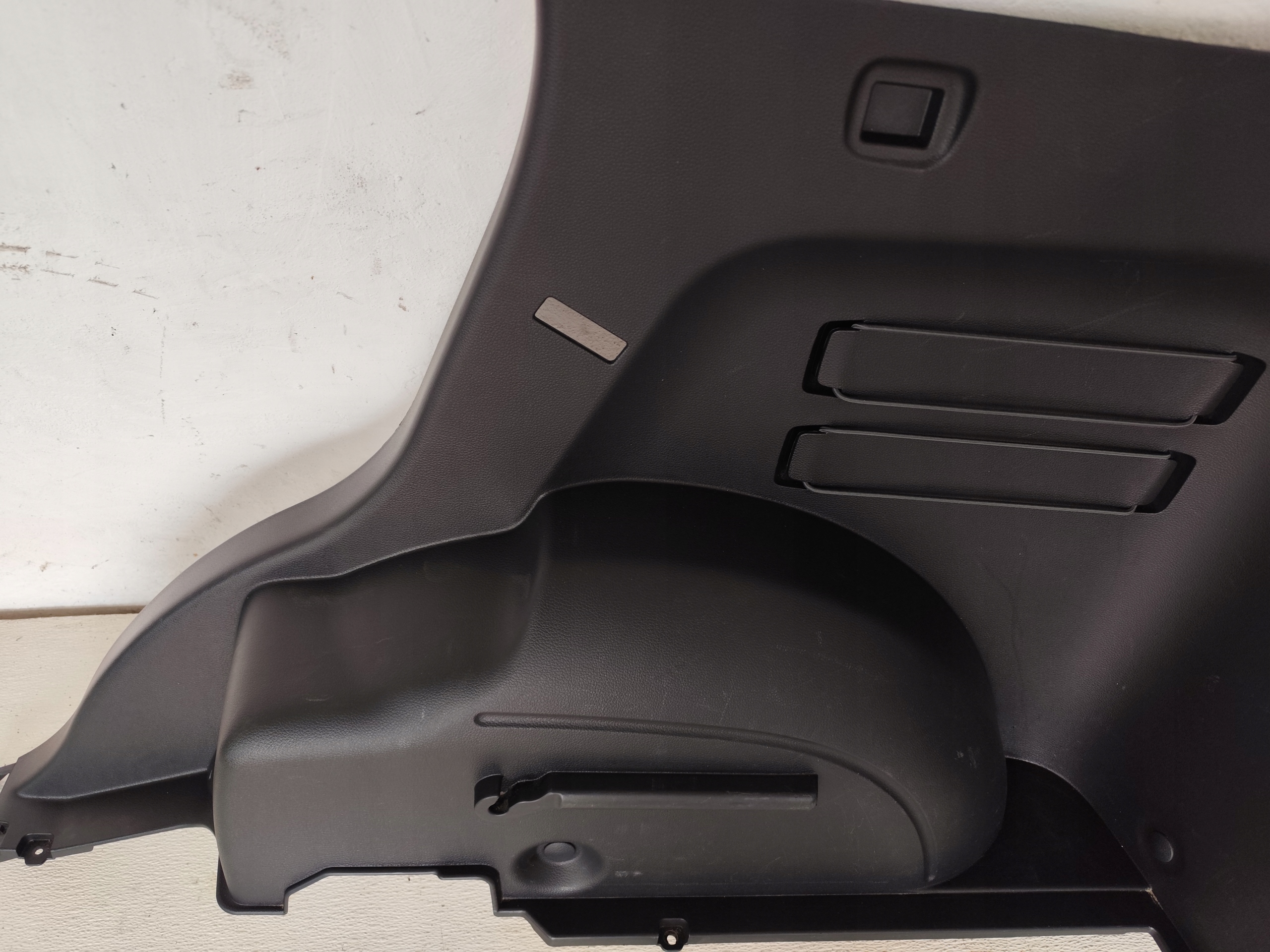 SSANGYONG TIVOLI 2016 boot upholstery right