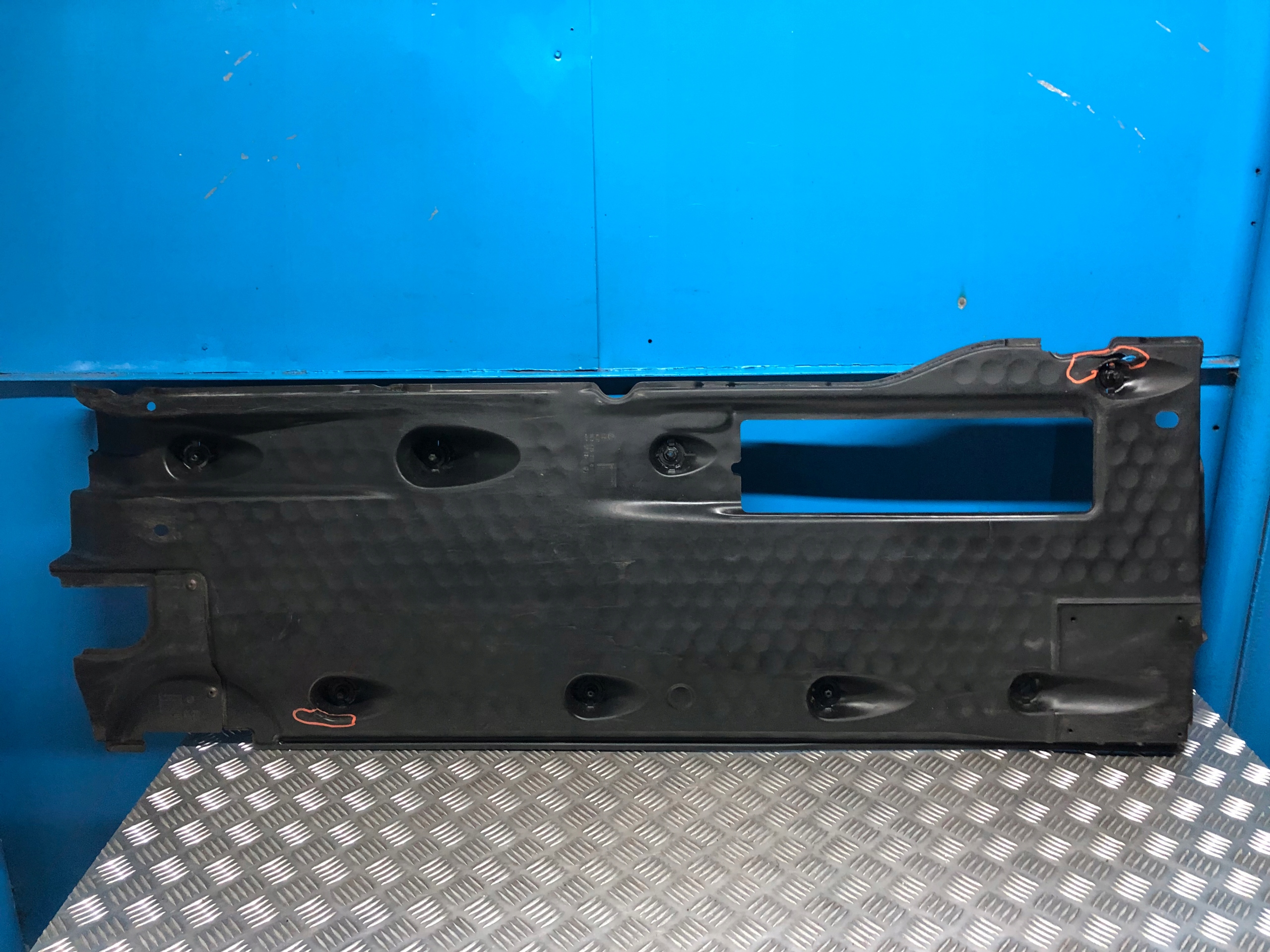 Passat b6 плита защита кузова 3c0825212b