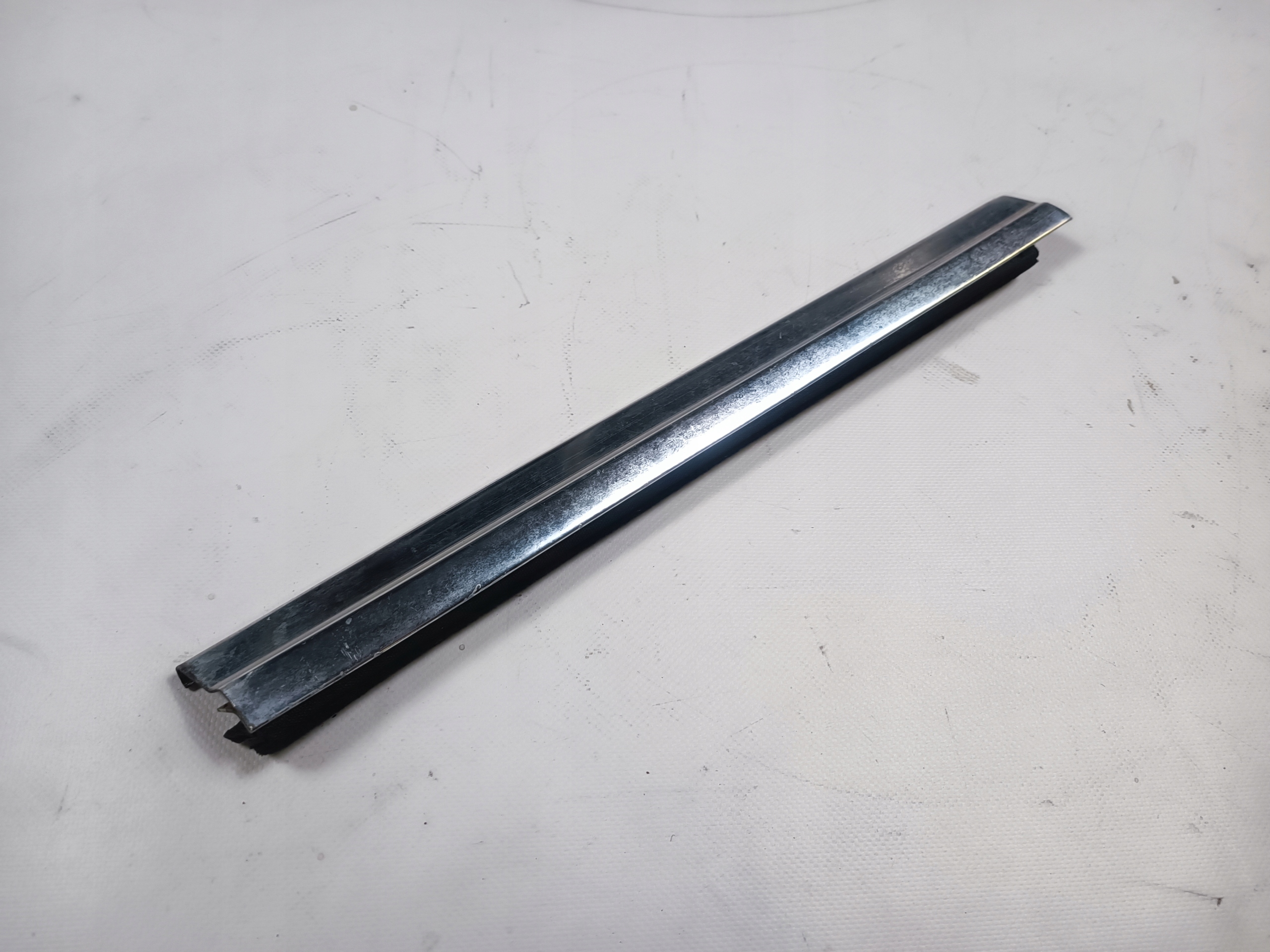moulding dust windows left rear part Mercedes SL 107