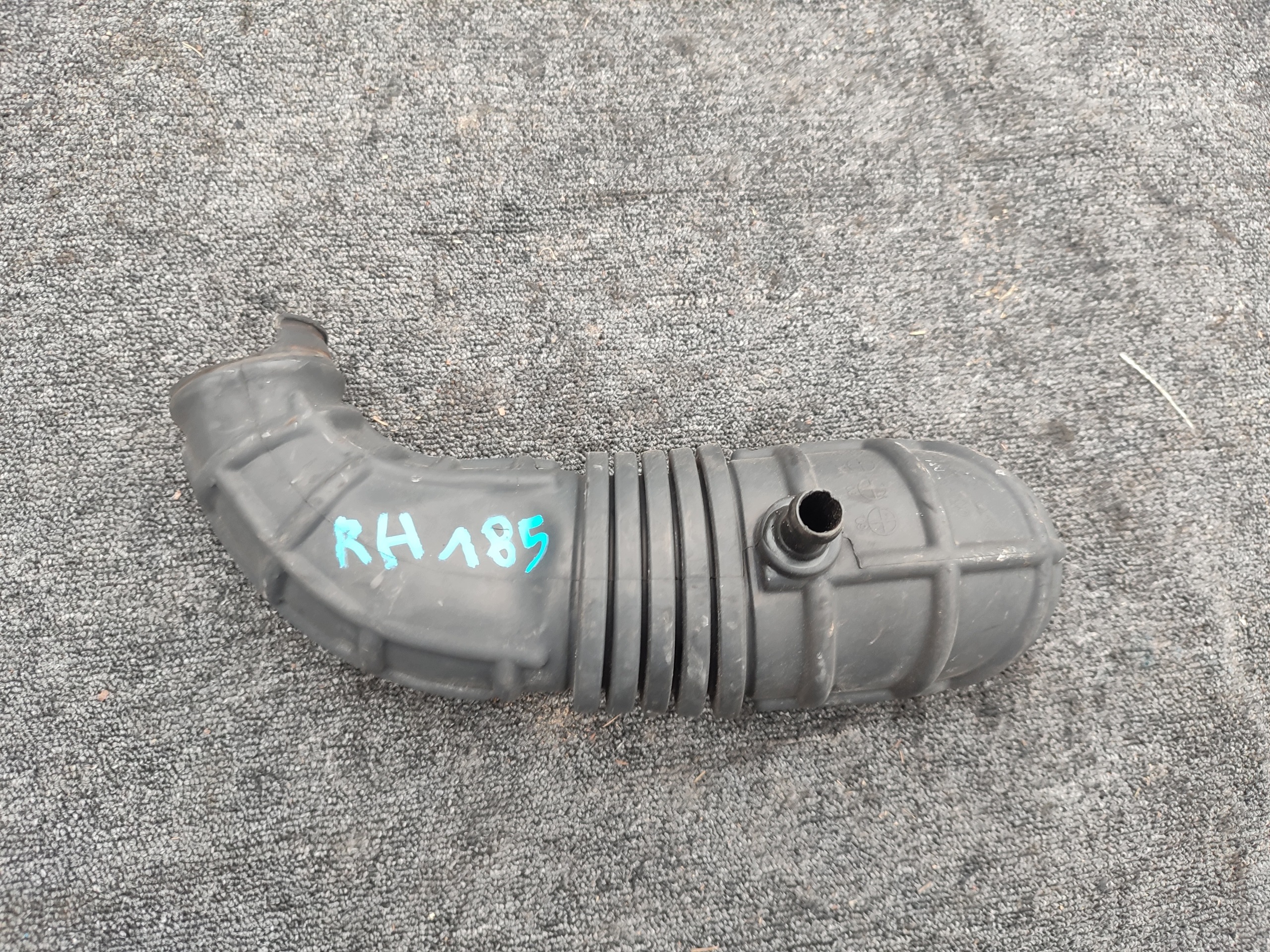 pipe air HYUNDAI H-1 II 2.5 CRDi 28138-4H000