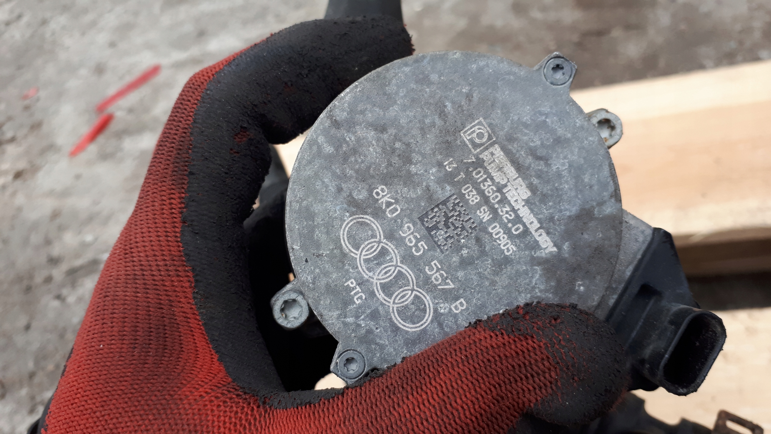 S6 C7 4G A6 pumpa vode 4.0 TFSI 8K0965567B S7 4G