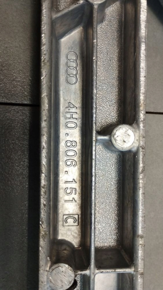 Audi A8 D4 4H console brace 4H0806151C