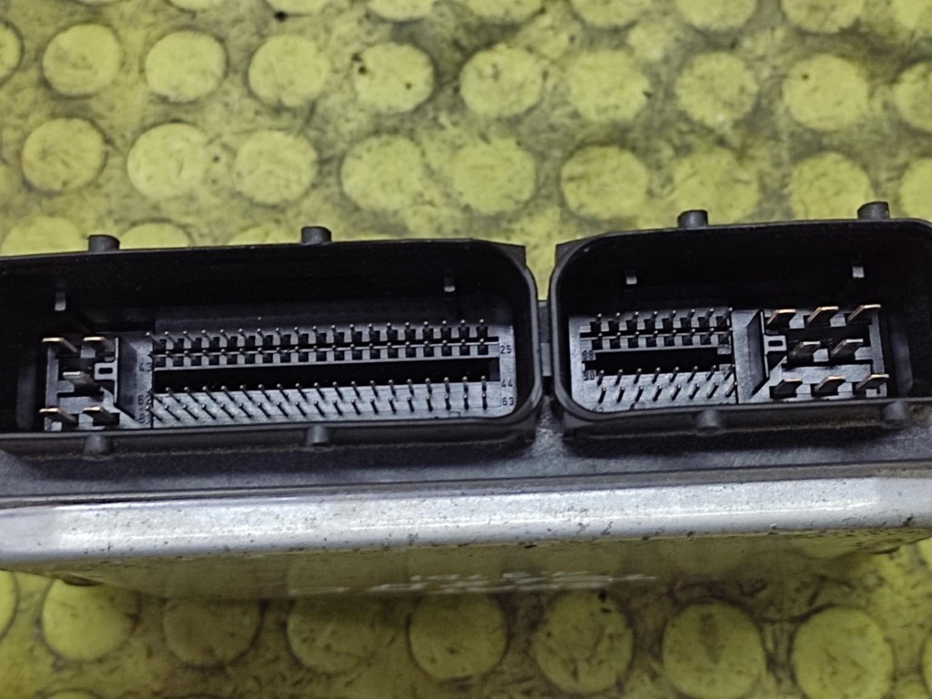 SEAT TOLEDO II 1.9 TDI control unit of the engine 0281010947