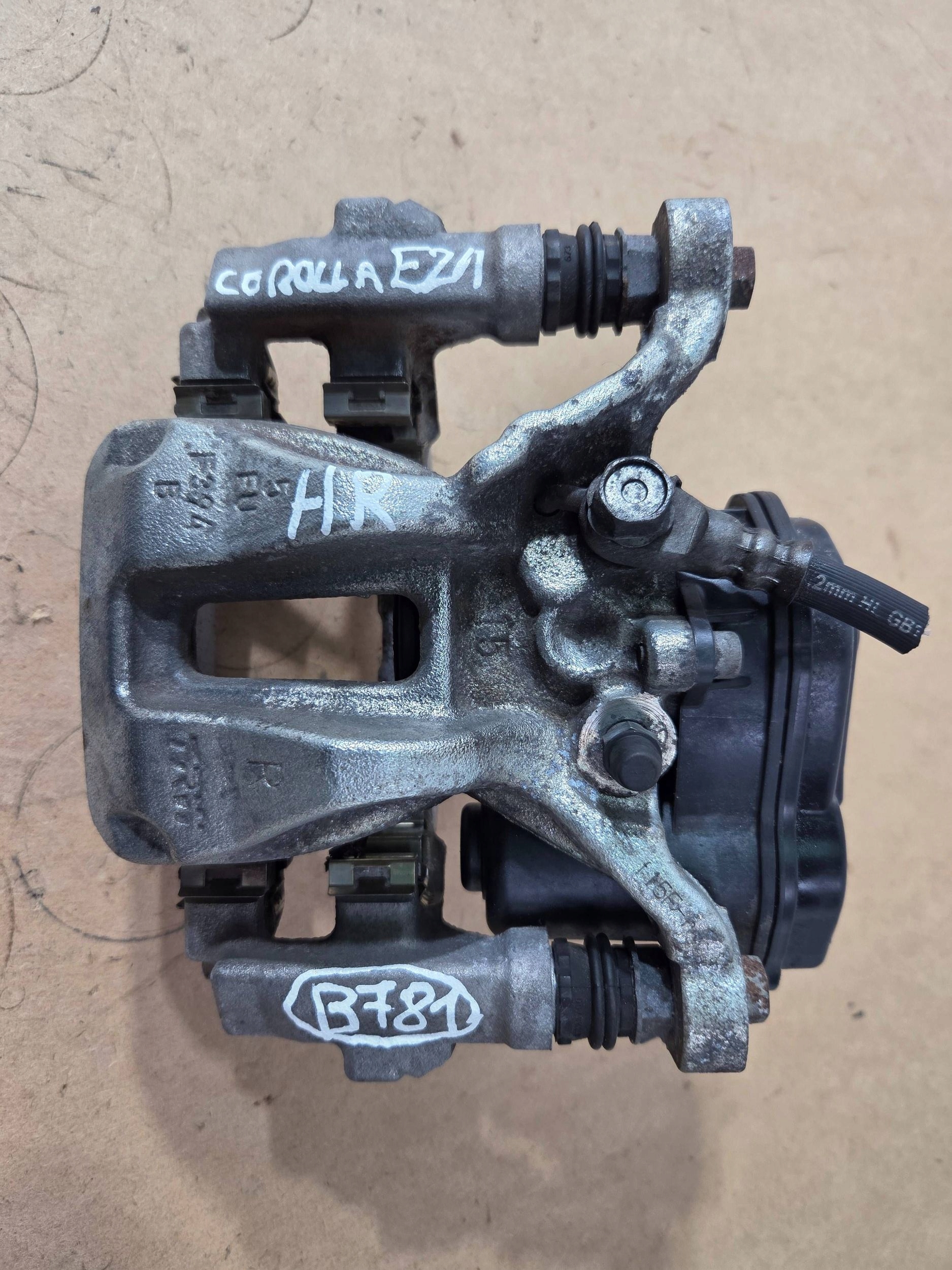 Toyota Corolla E21 caliper brake rear right (B781)