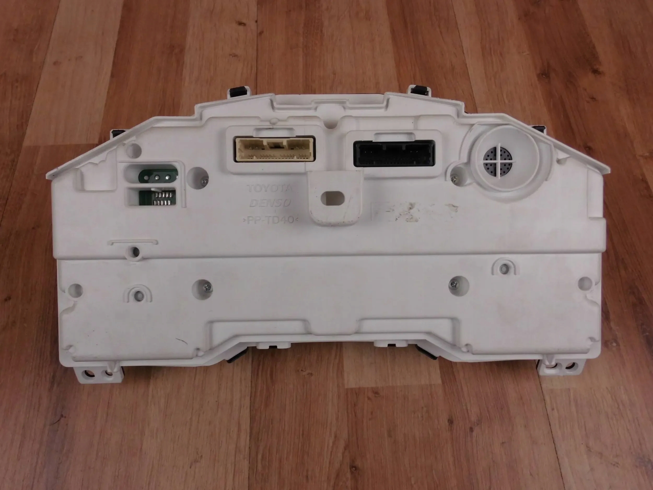 Toyota Corolla E21 1.8 HYBRID dials 83800