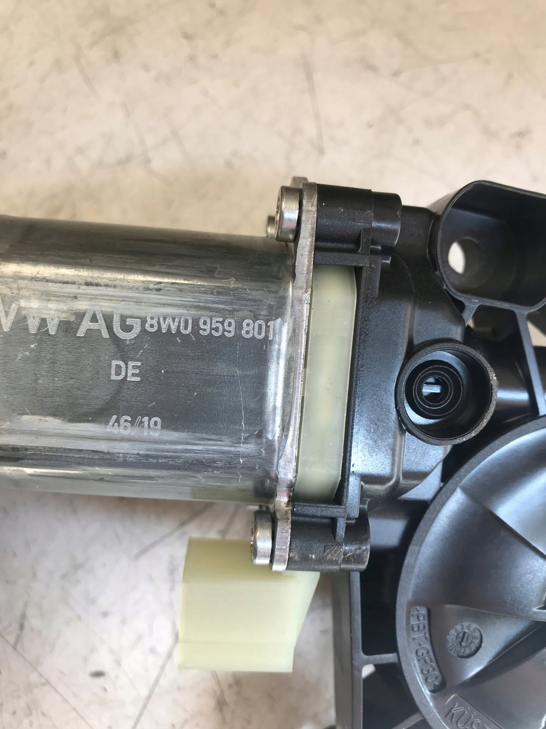 AUDI R8 4S mini motor windows right front 8W0959801