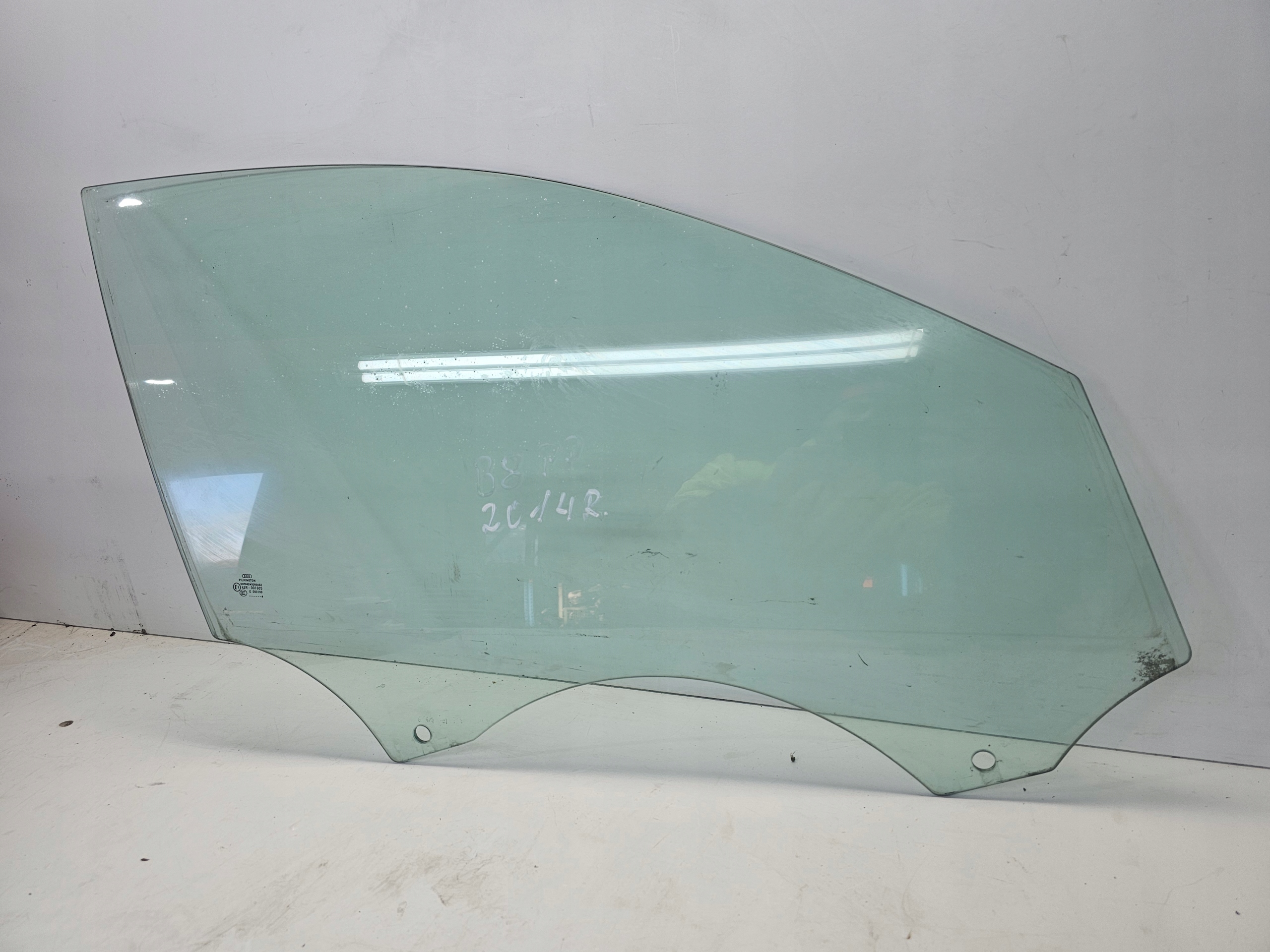 window side door right front AUDI A4 B8 LIFT 2014R