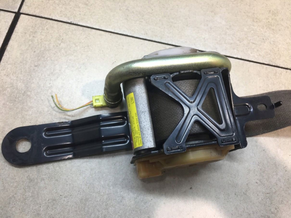 seat belt left front NISSAN X-TRAIL and T30