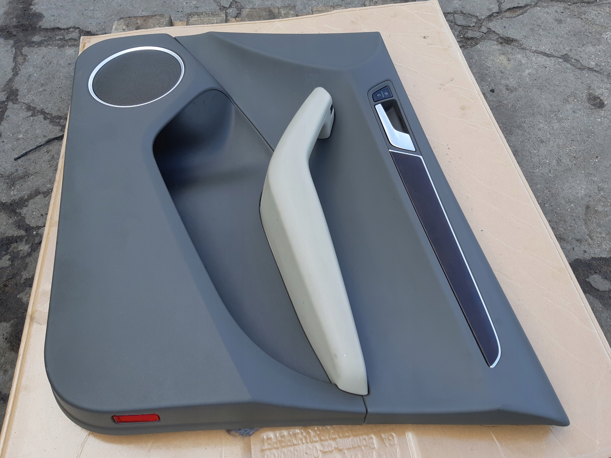 AUDI Q5 8R side door right front front EU B&O 8R1867106B