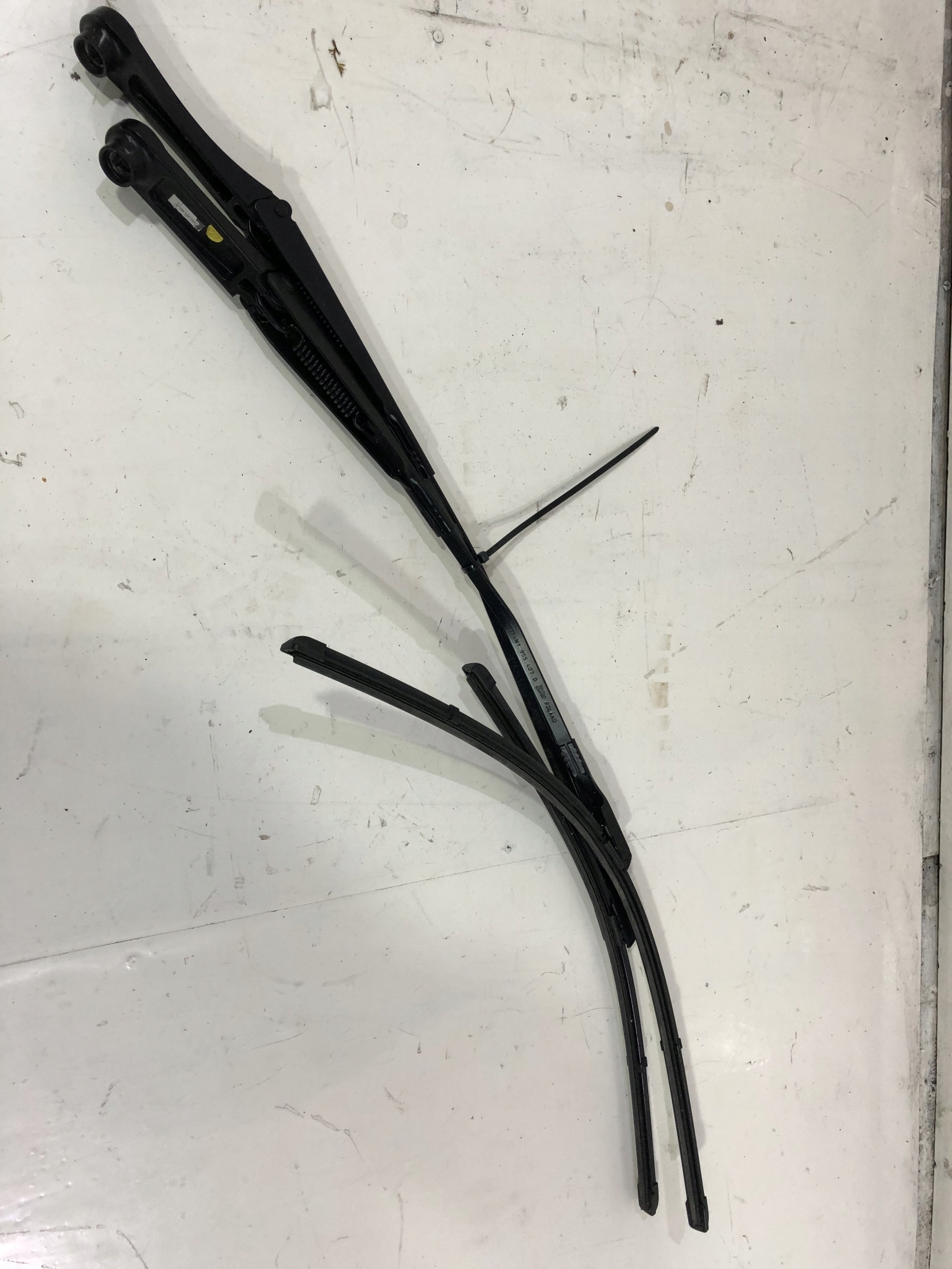 Audi OEn1955405d ,n1955406d держатели стеклоочистителей