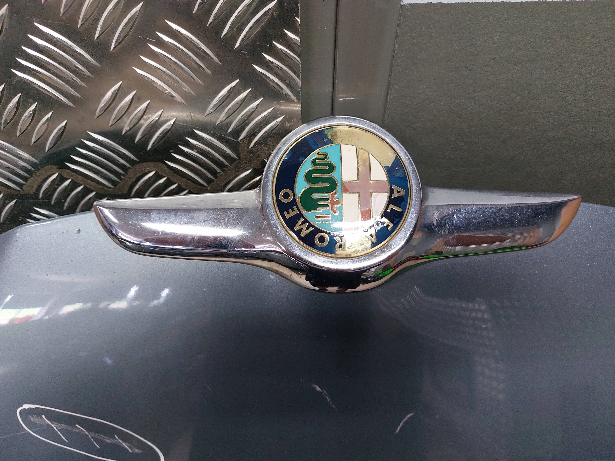 bonnet front Alfa Romeo GT 04