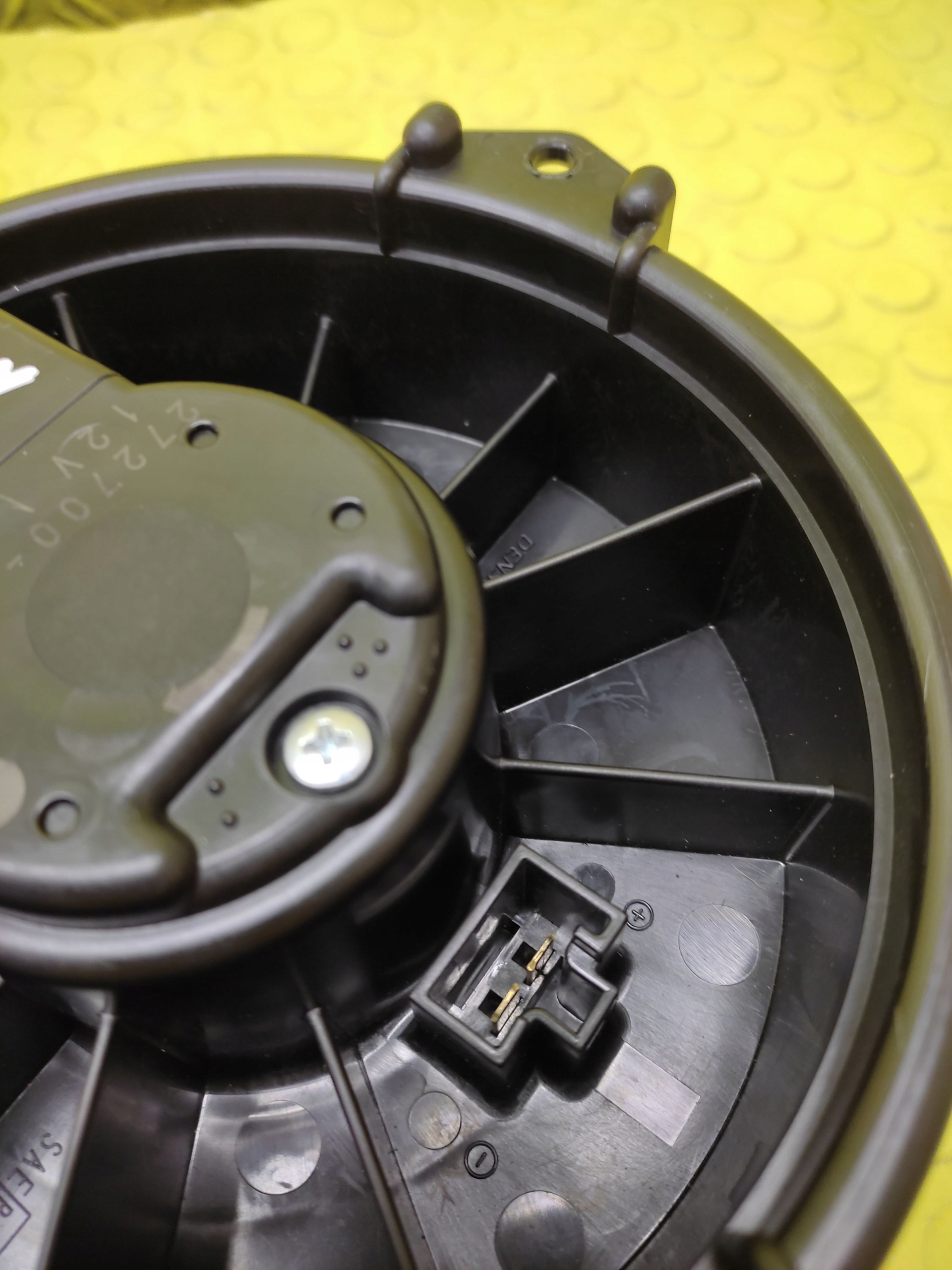 DAIHATSU CUORE VII DMUCHAWA luft 2727000810