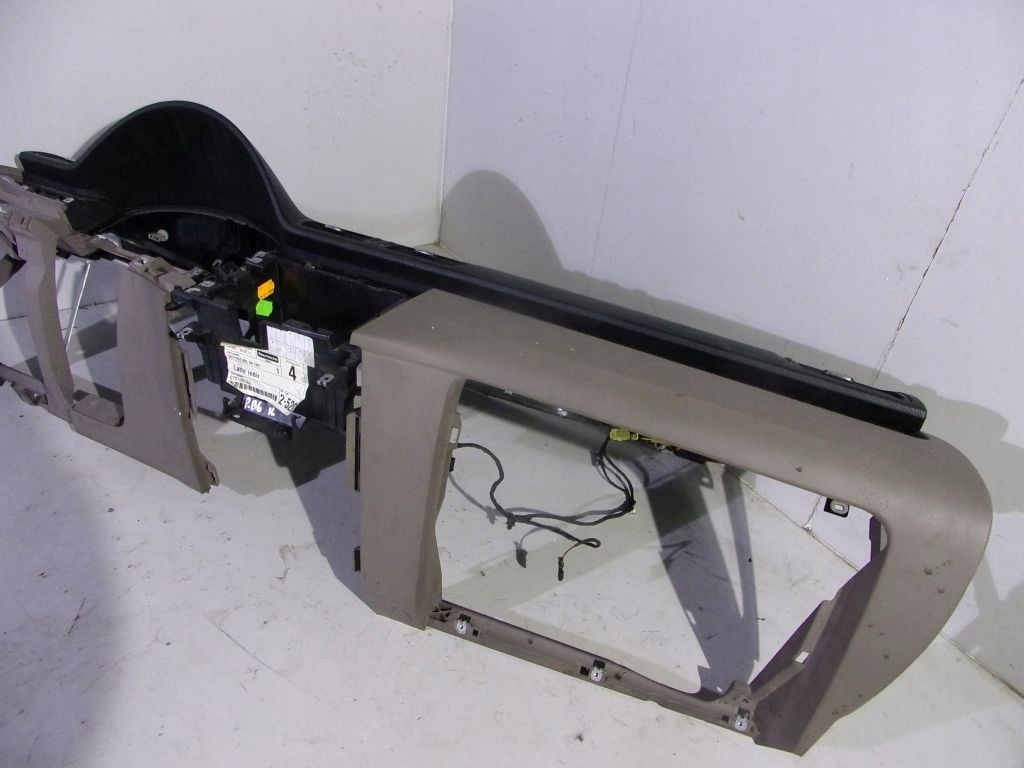 VW Passat B6 dashboard instrument panel console