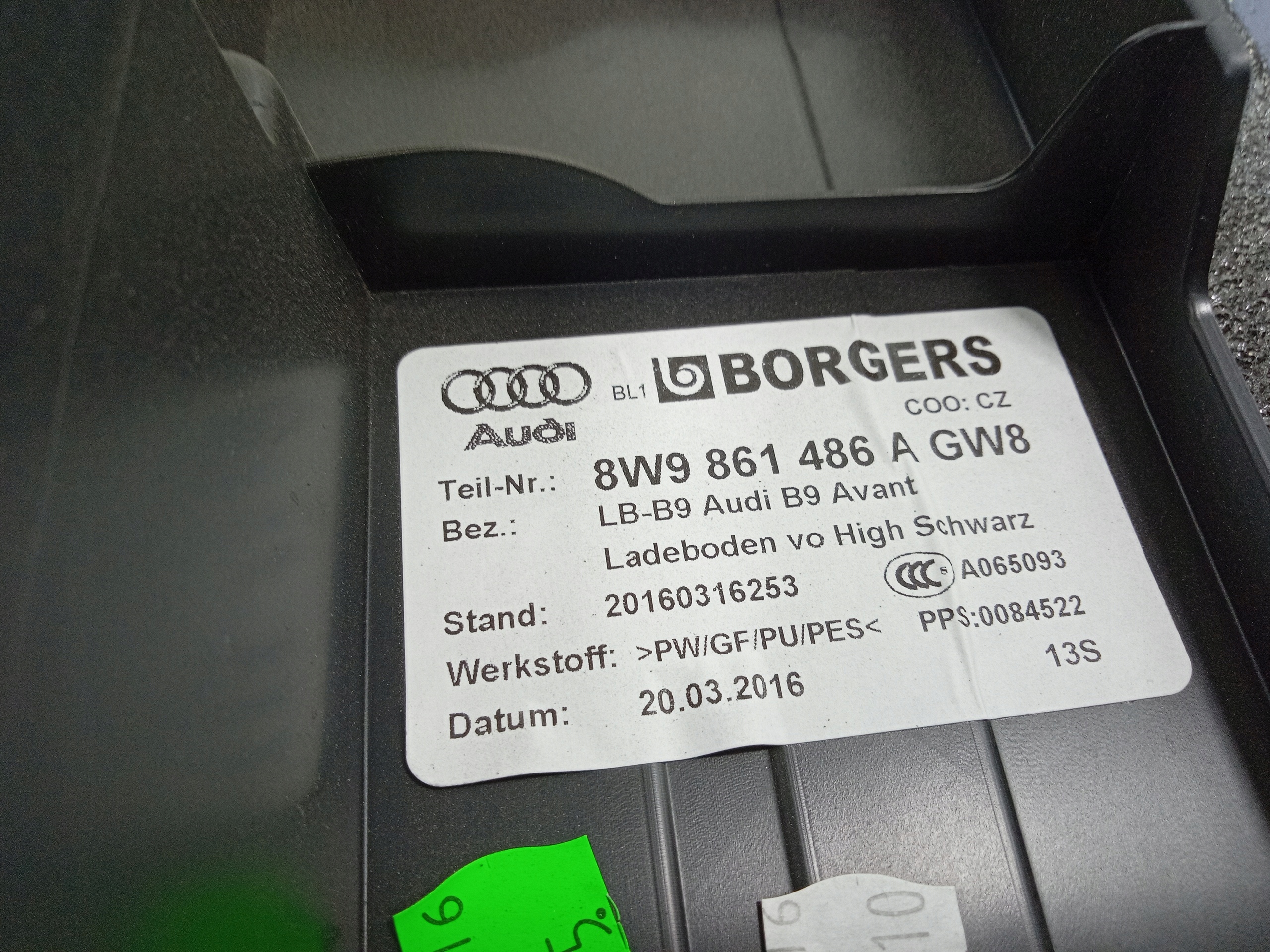 A4 B9 8W бардачок вклад багажника 8W9861486A
