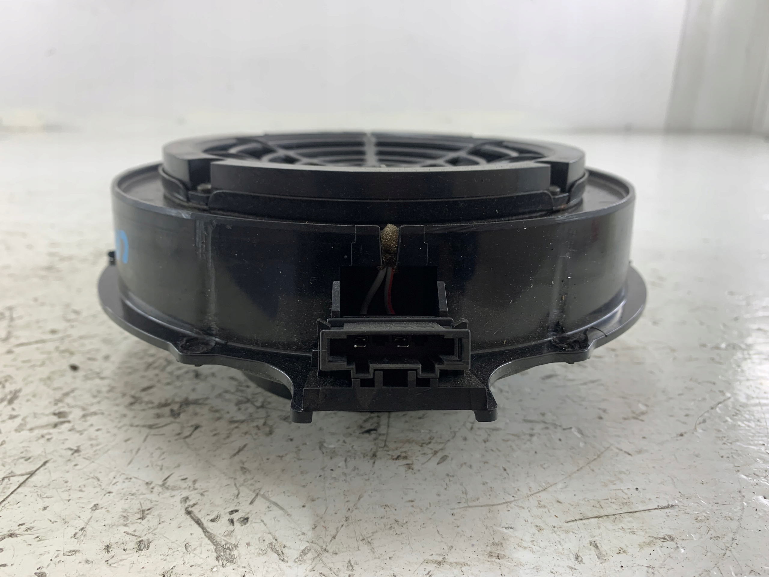 PORSCHE CAYENNE and speaker door 7L5035397B BOSE