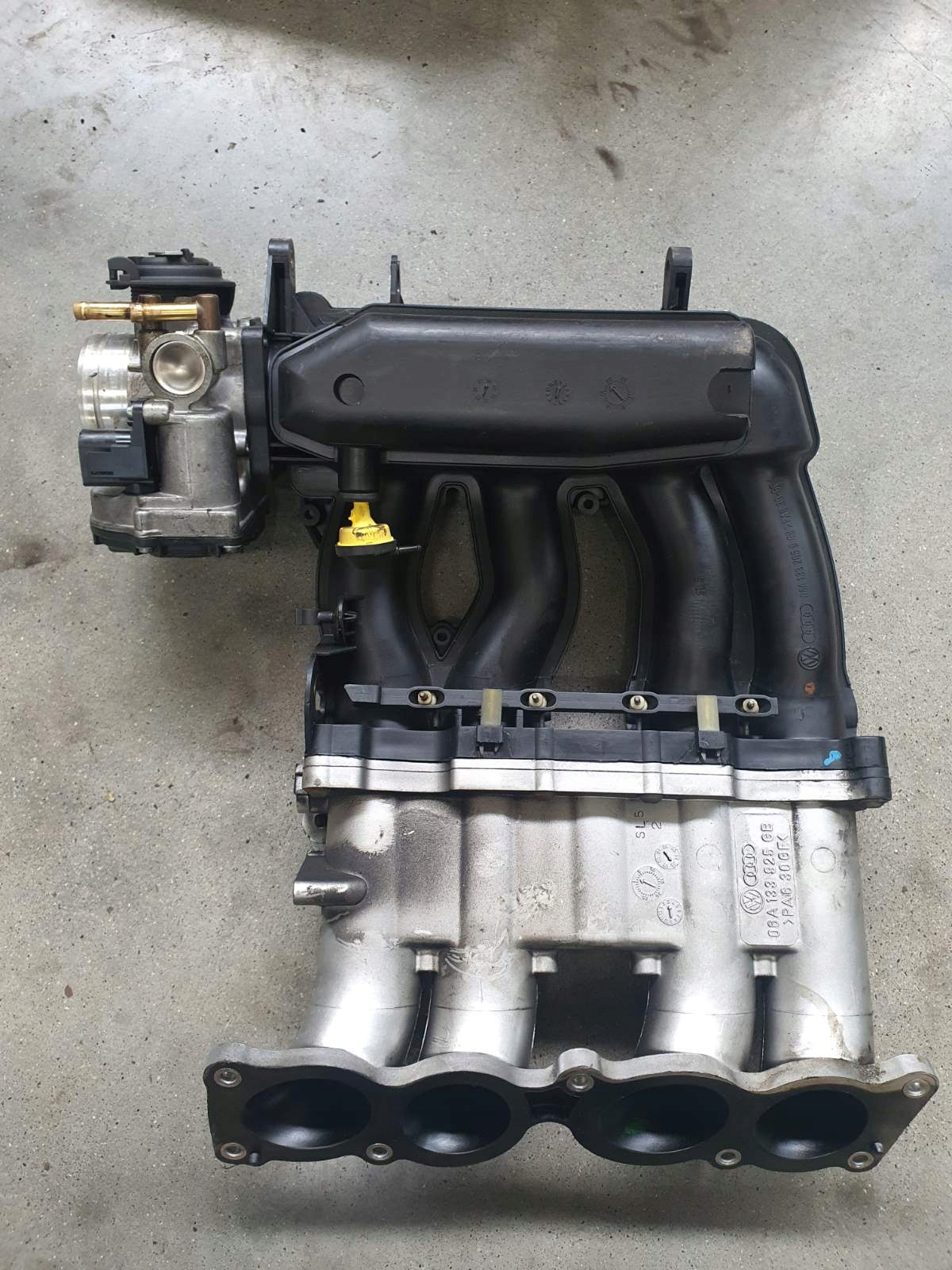 06A133925 - Впускной коллектор Audi A3 8L Golf 4 06A133925GB