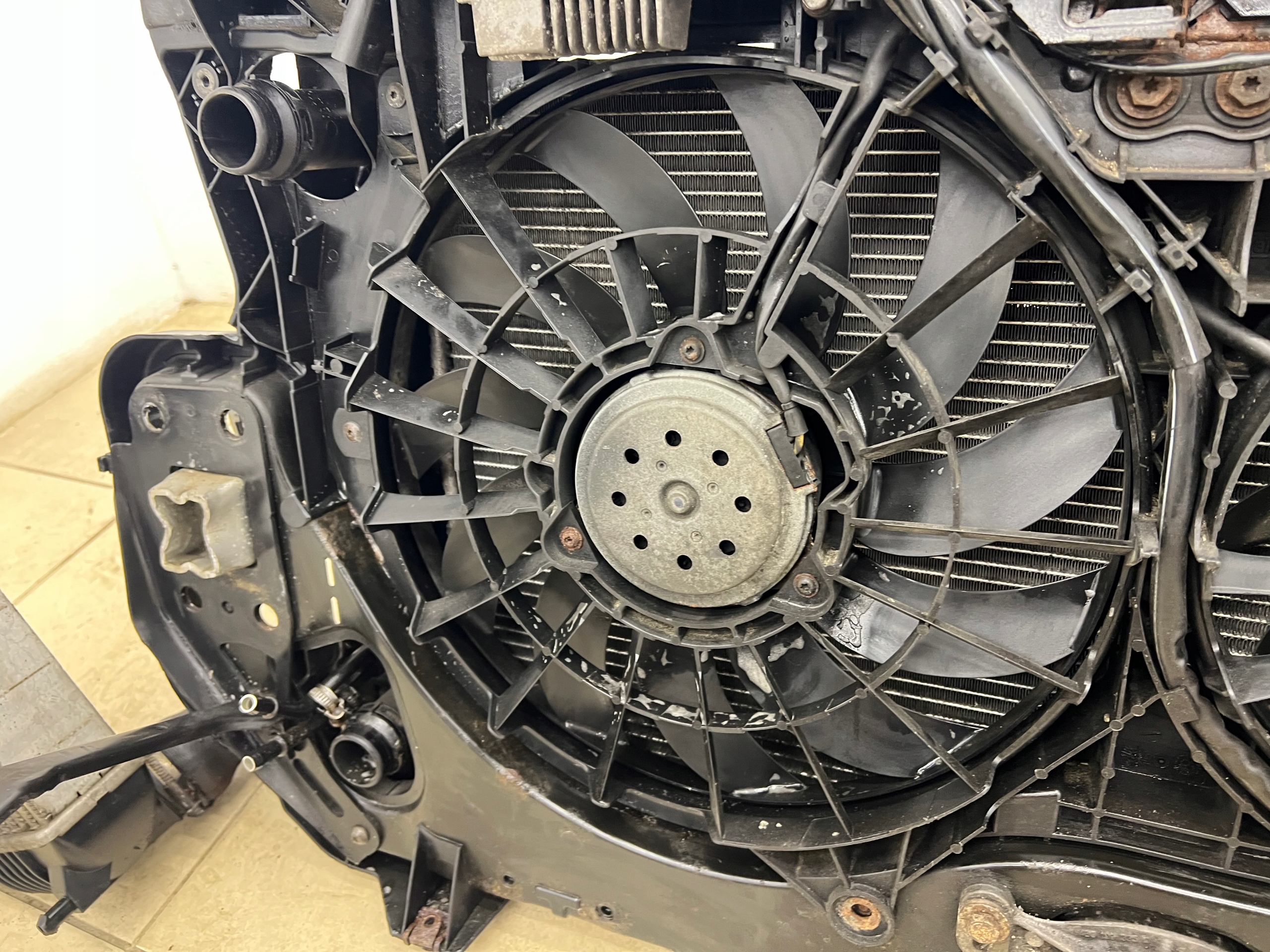 support panel for radiators radiator fan AUDI A6 C6 LIFT 2.0 TDI AUTOMAT