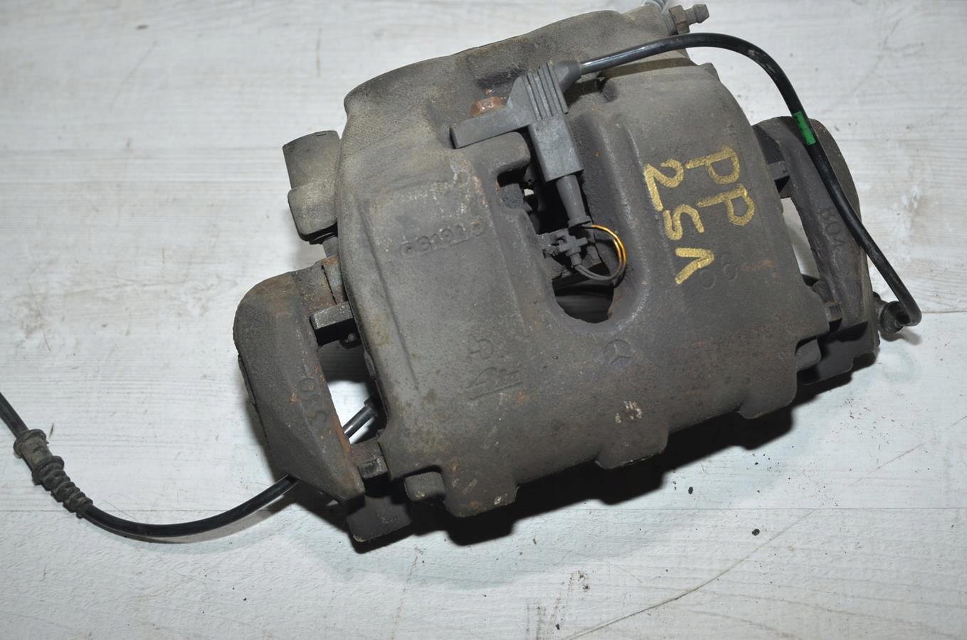 caliper right front Mercedes R-klasa W251