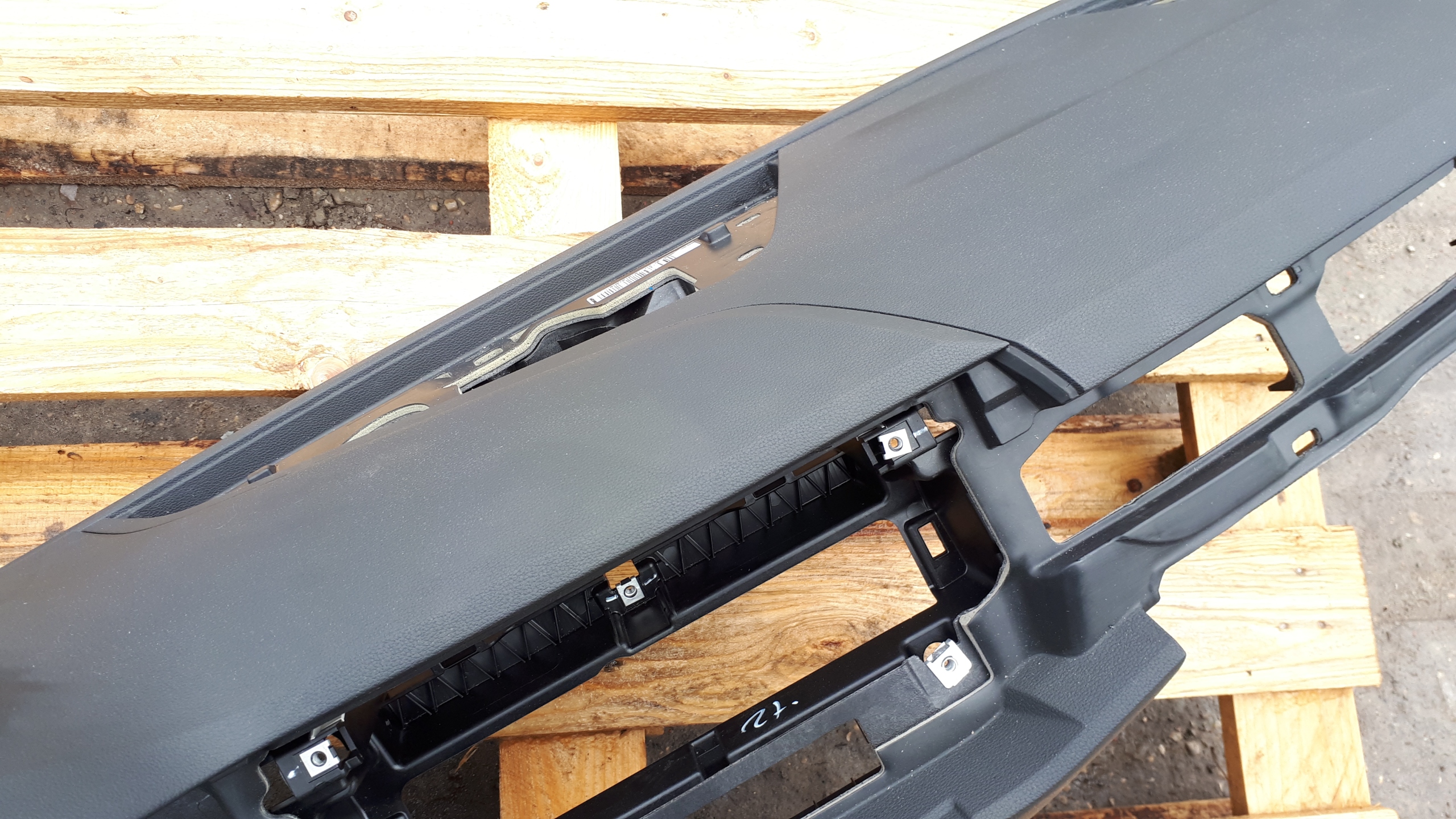 S4 B9 A4 8W cockpit console dashboard instrument panel EU