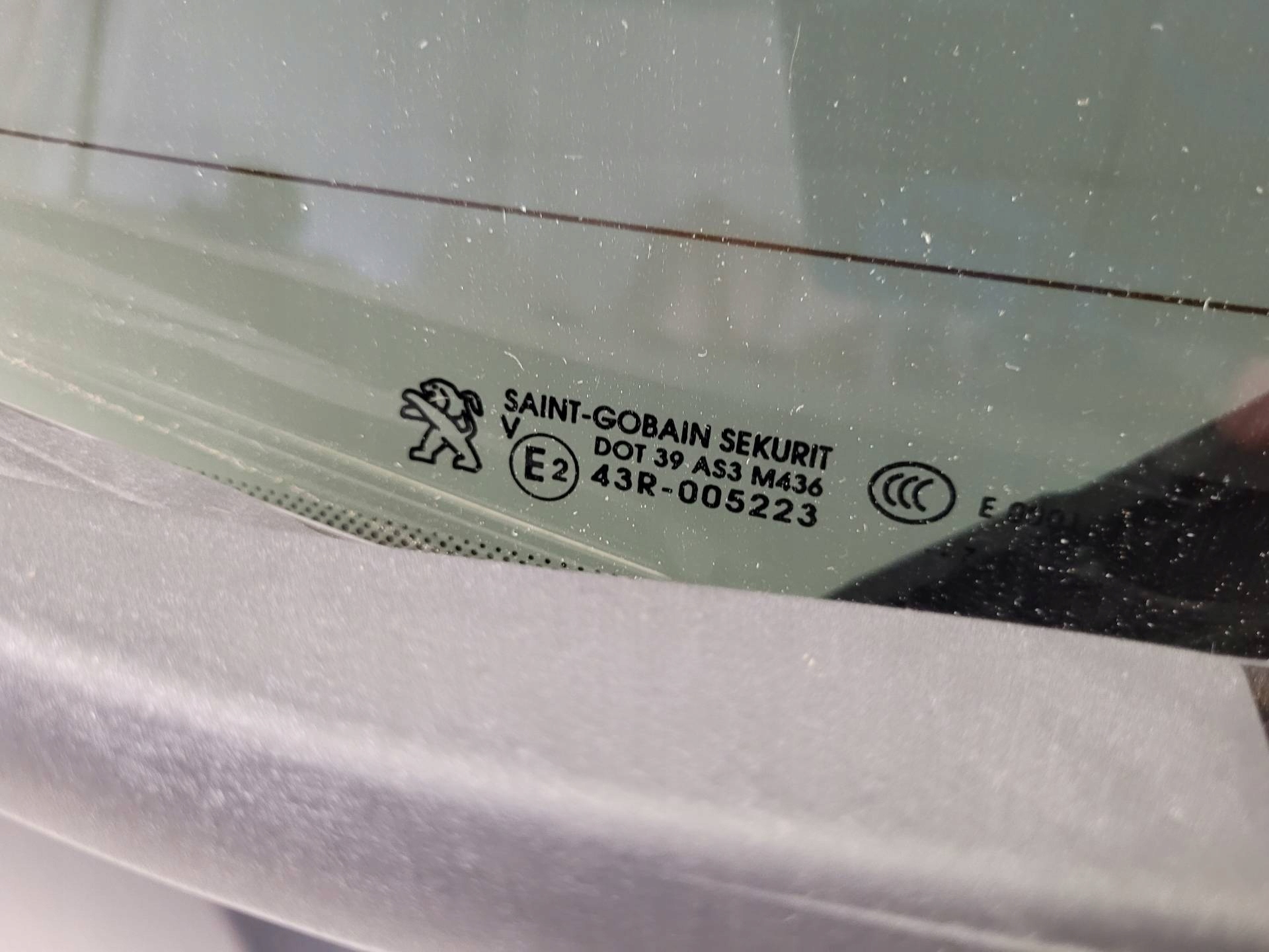 rear trunk door boot Peugeot 208 2015