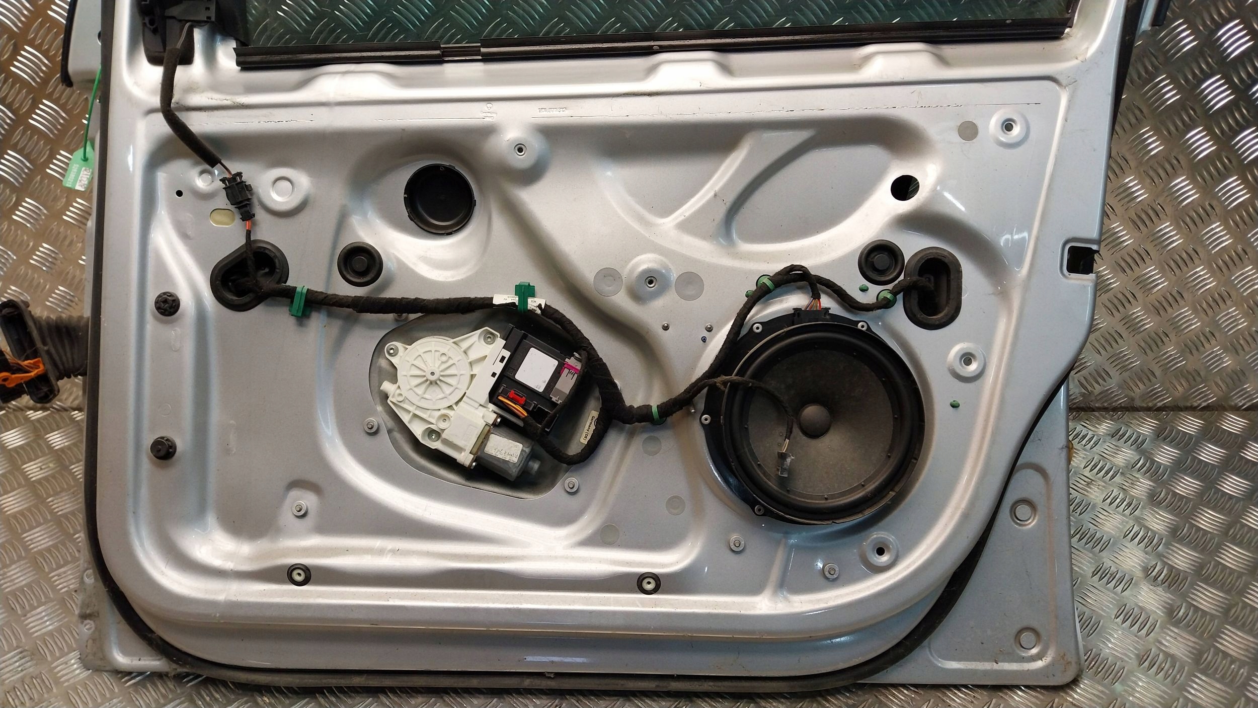 RÁM dveře předek pravá VW GOLF V 03